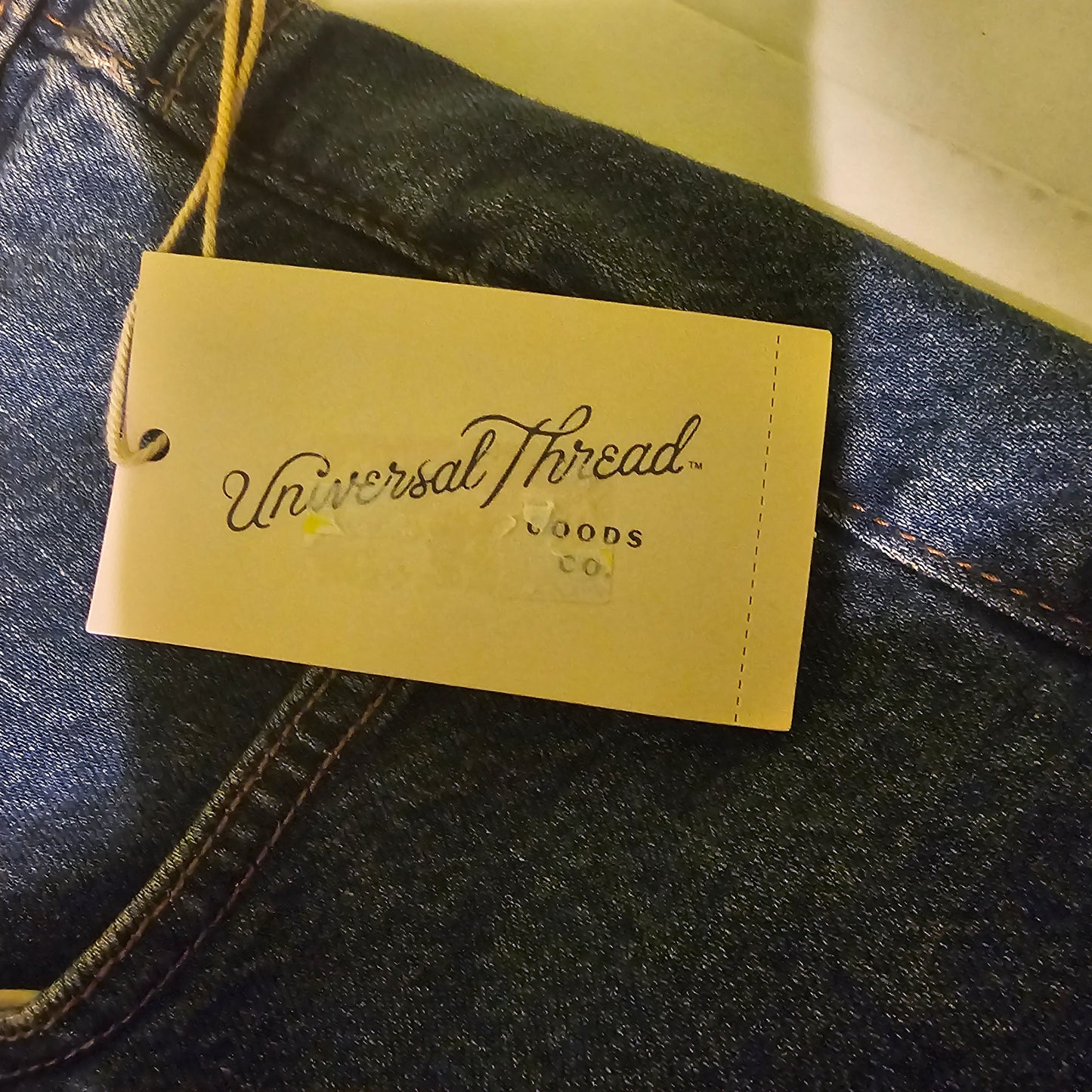 Universal Thread Women’s Highest-Rise Straight Jeans Size 17 Regular – Medium Wash