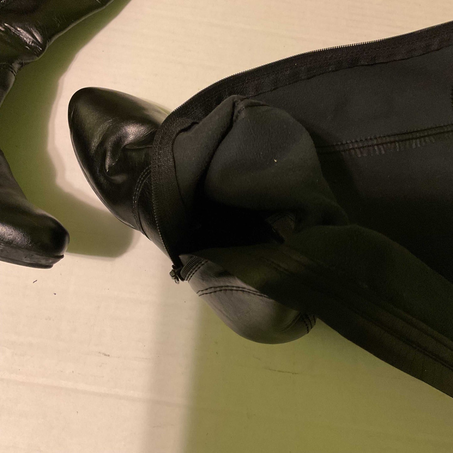 Women’s boots size 6