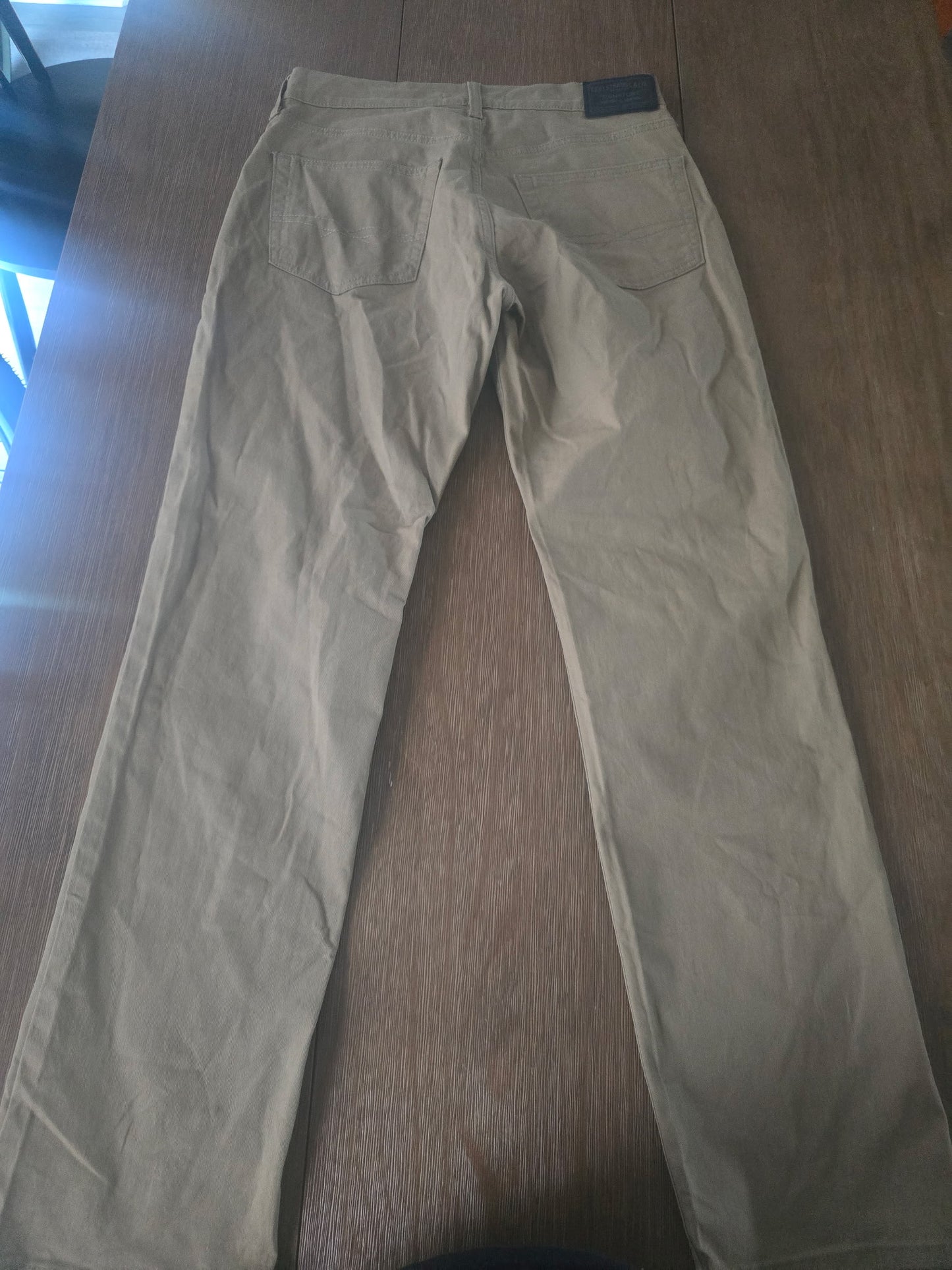 Levi Strauss Signature Men’s Athletic Fit Khaki Pants Secure Tech Pocket 42x30