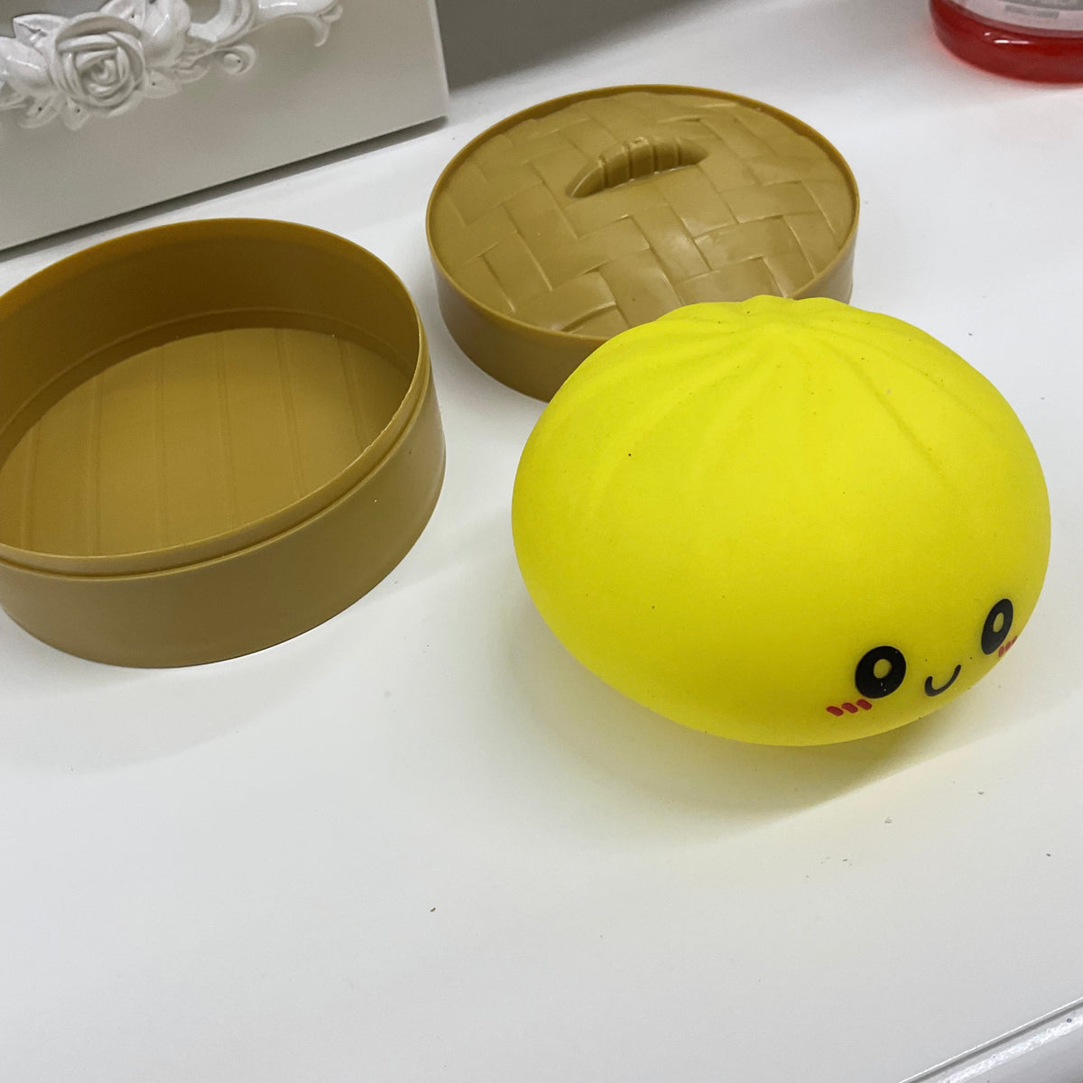 Squeezy Dumpling Fidget Toy – Soft Squishy Stress Relief Bun with Mini Bamboo-Style Steamer Container