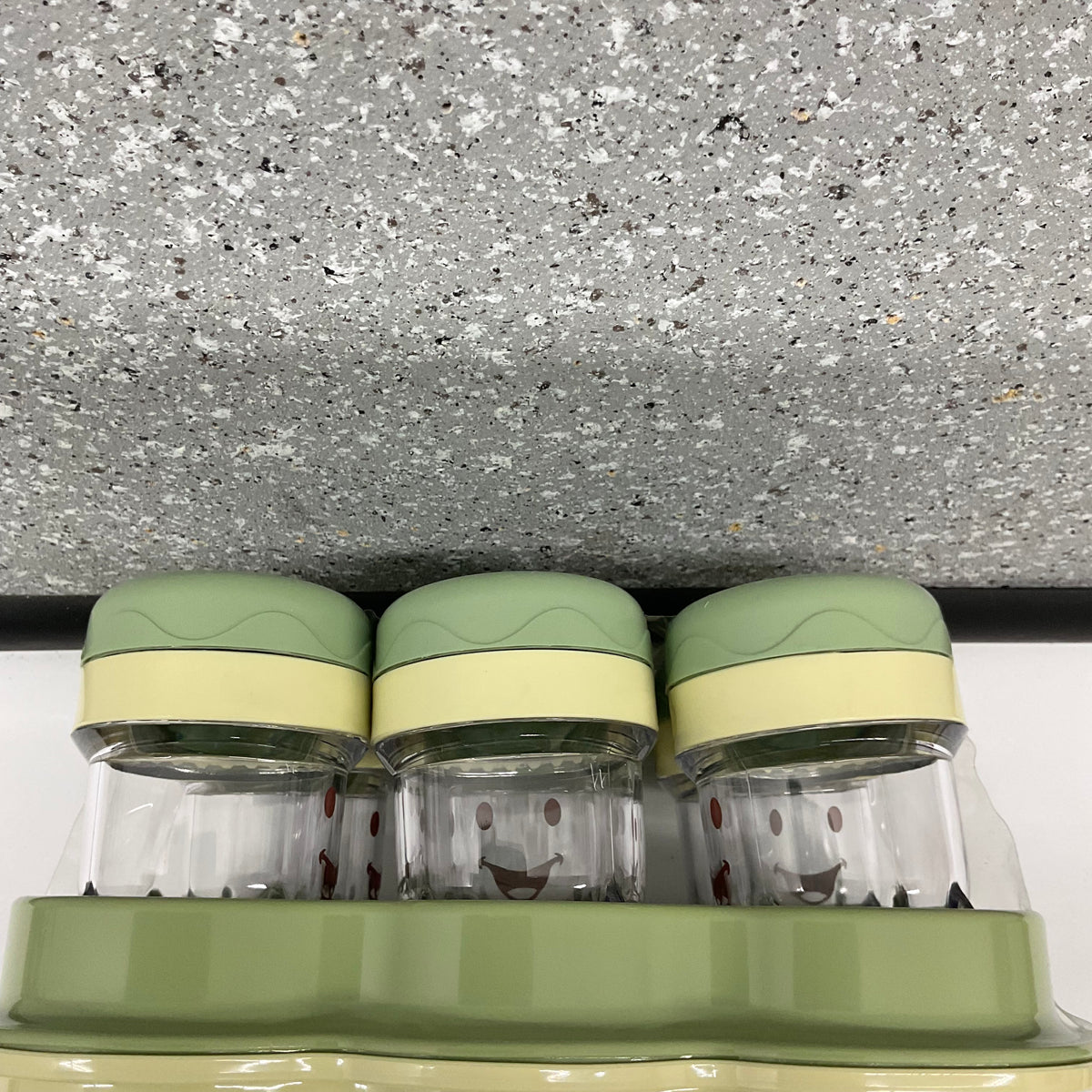 Baby Bullet 6 Baby Food Storage Cups with Date-Dial Lids & Green Tray