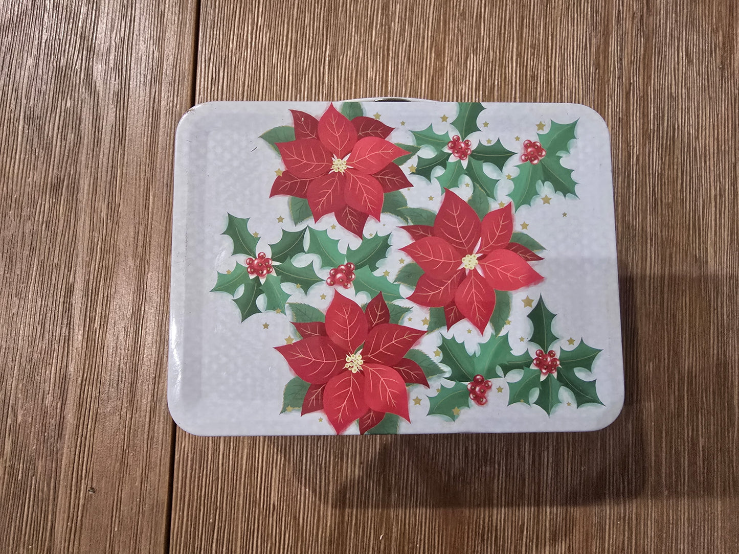 Poincietta Tin Small White Latched With Handle