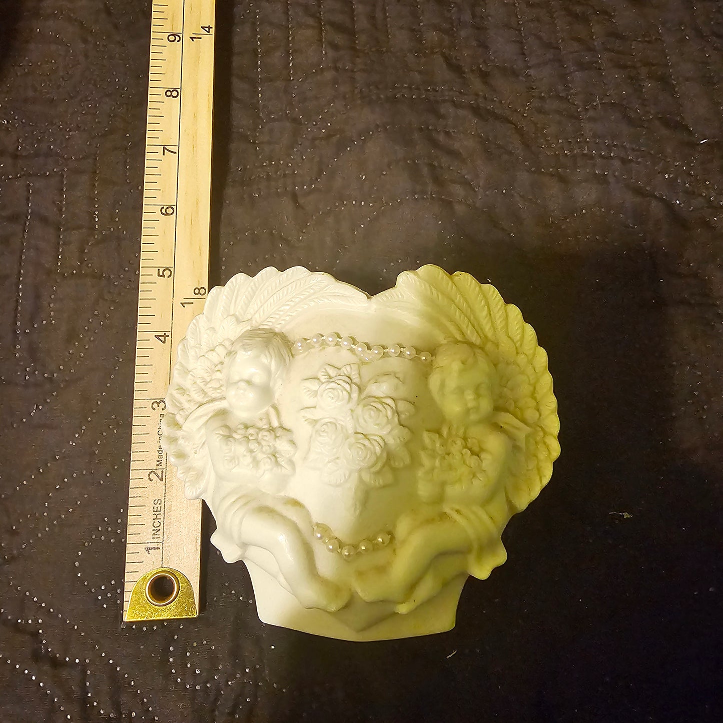 Vintage Cherub Angel Heart Vase Holder – Ivory Resin Figurine Decor