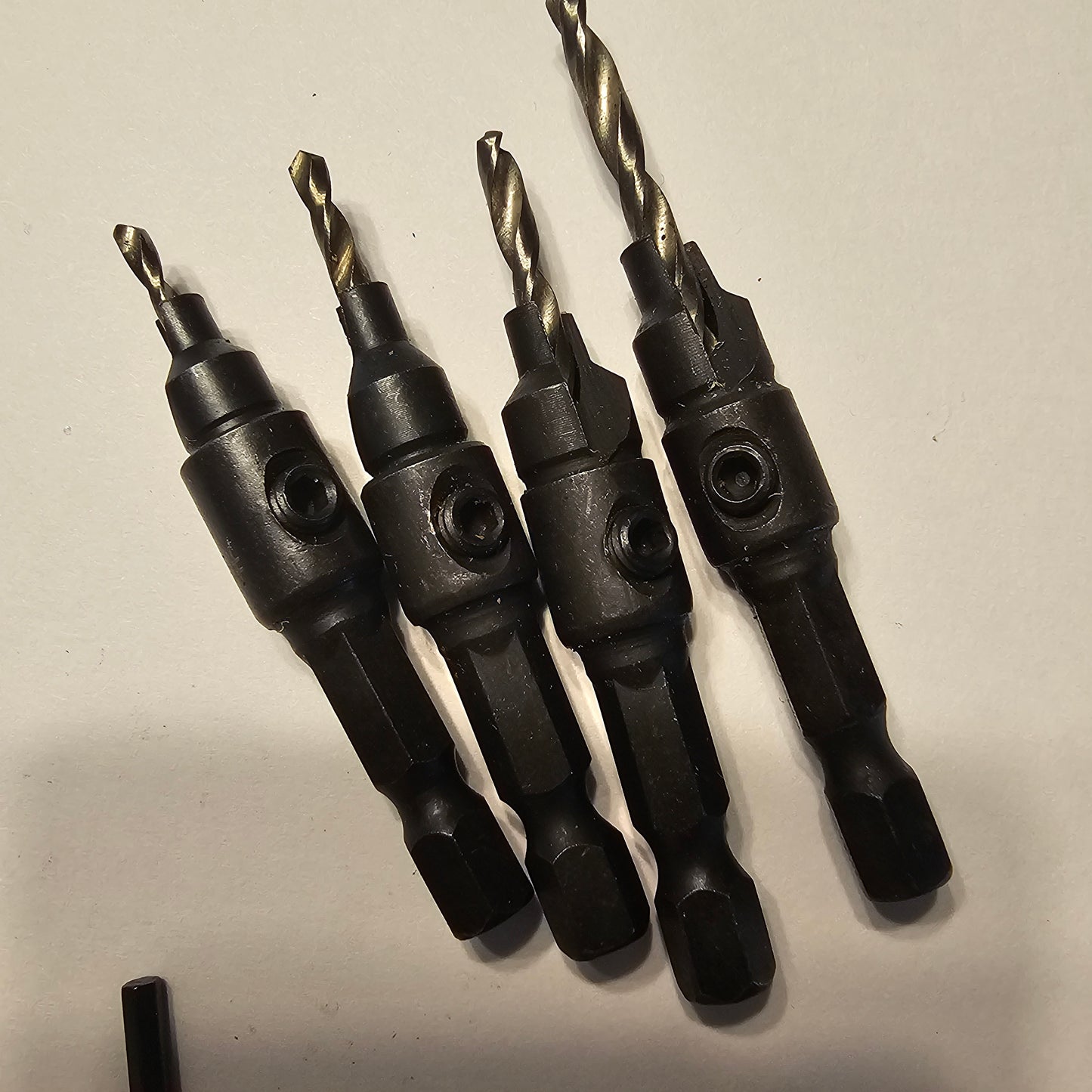 4-Piece Tapered Countersink Drill Bit Set with Hex Shank – Woodworking Tool Kit for #6, #8, #10, #12 Screws – Includes Allen Key