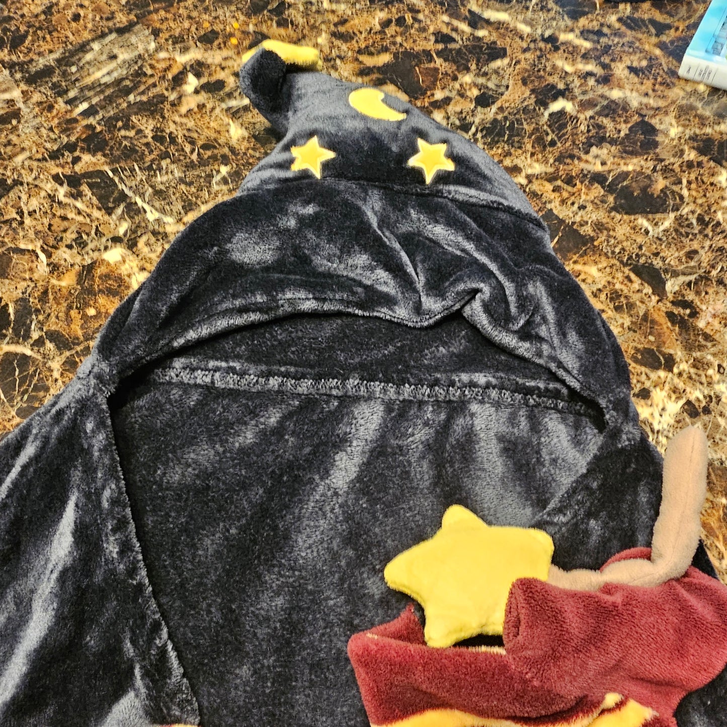 Berkshire Blanket Cuddly Buddies Wizard Hooded Throw 36x50 Plush Kids Costume