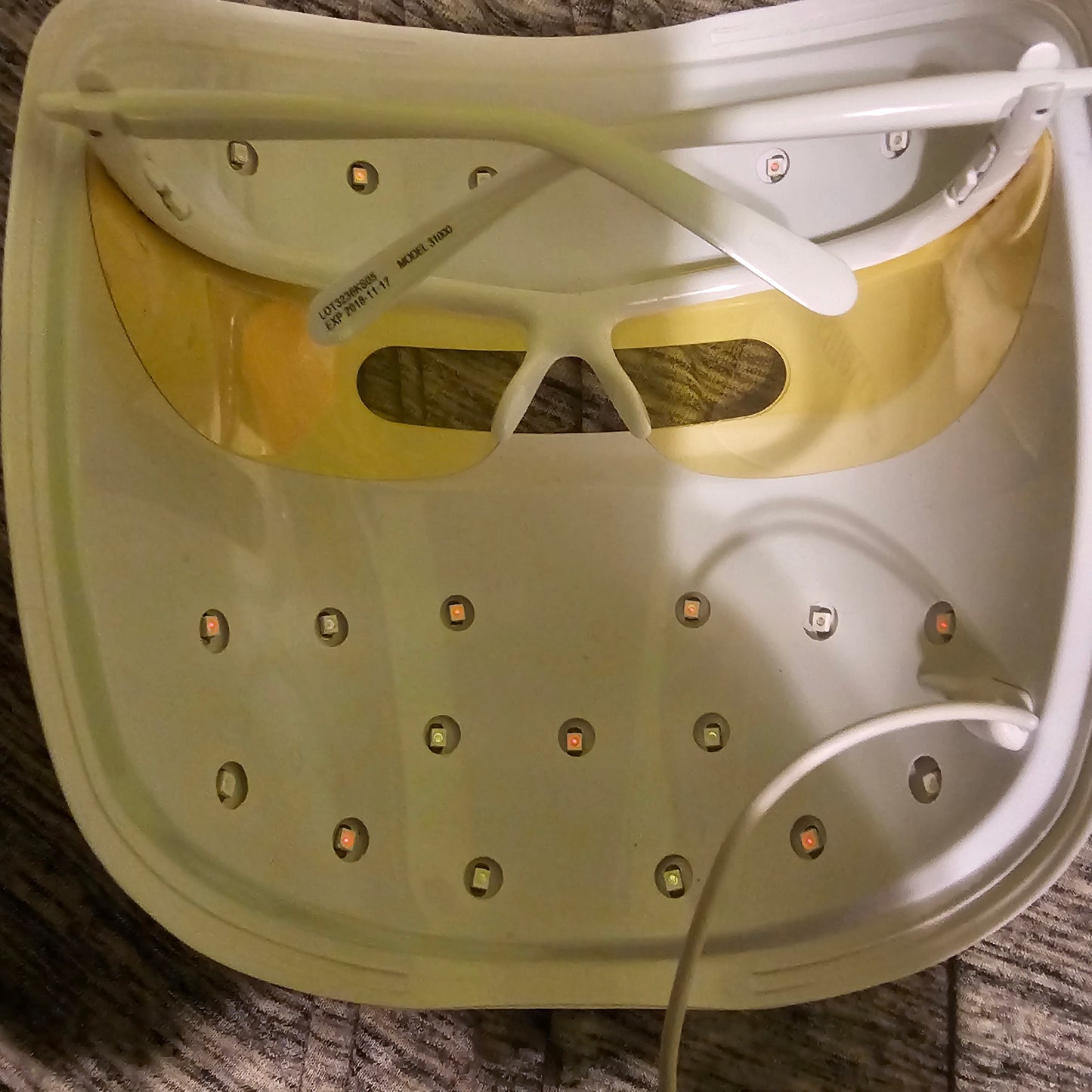 Neutrogena Light Therapy Acne Mask