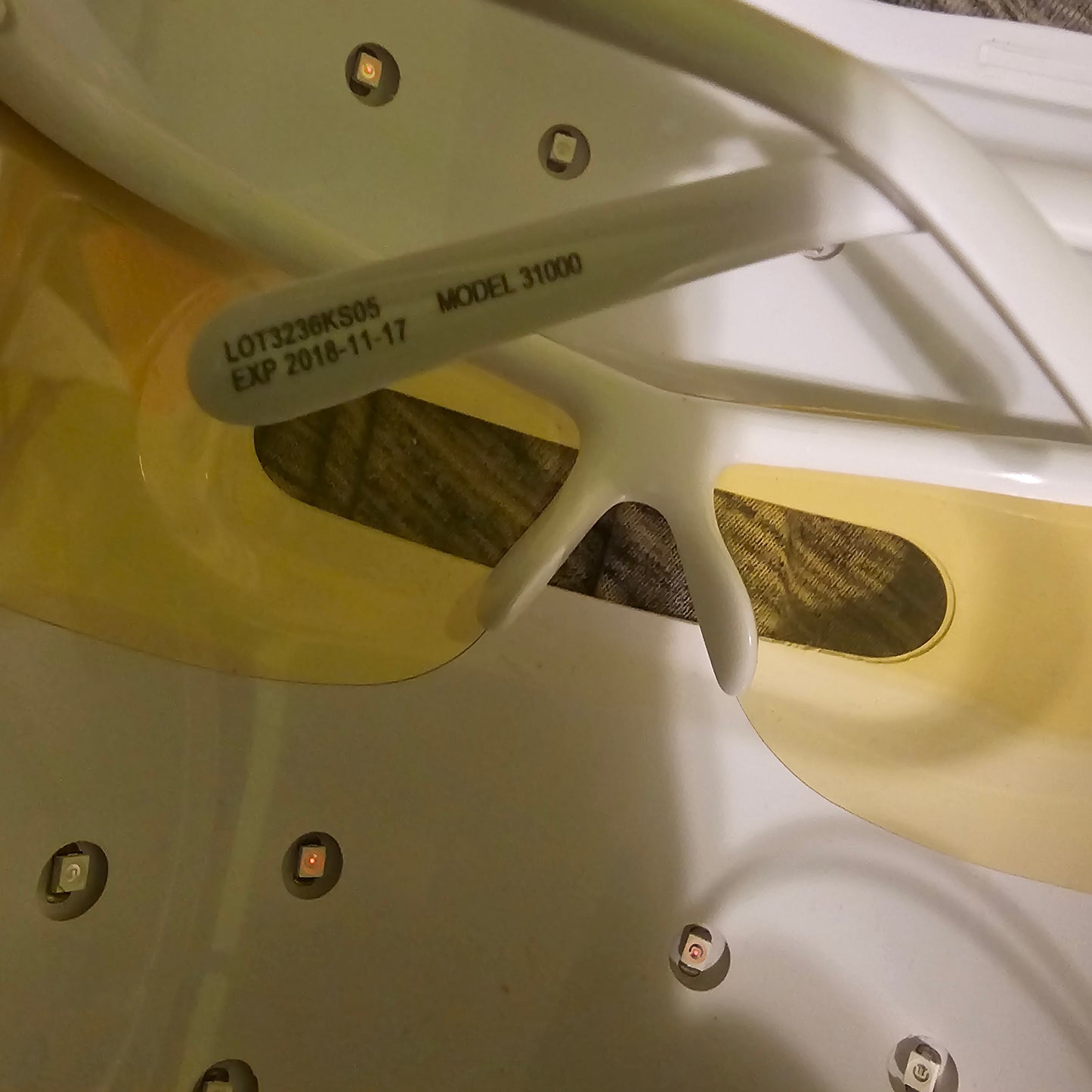 Neutrogena Light Therapy Acne Mask