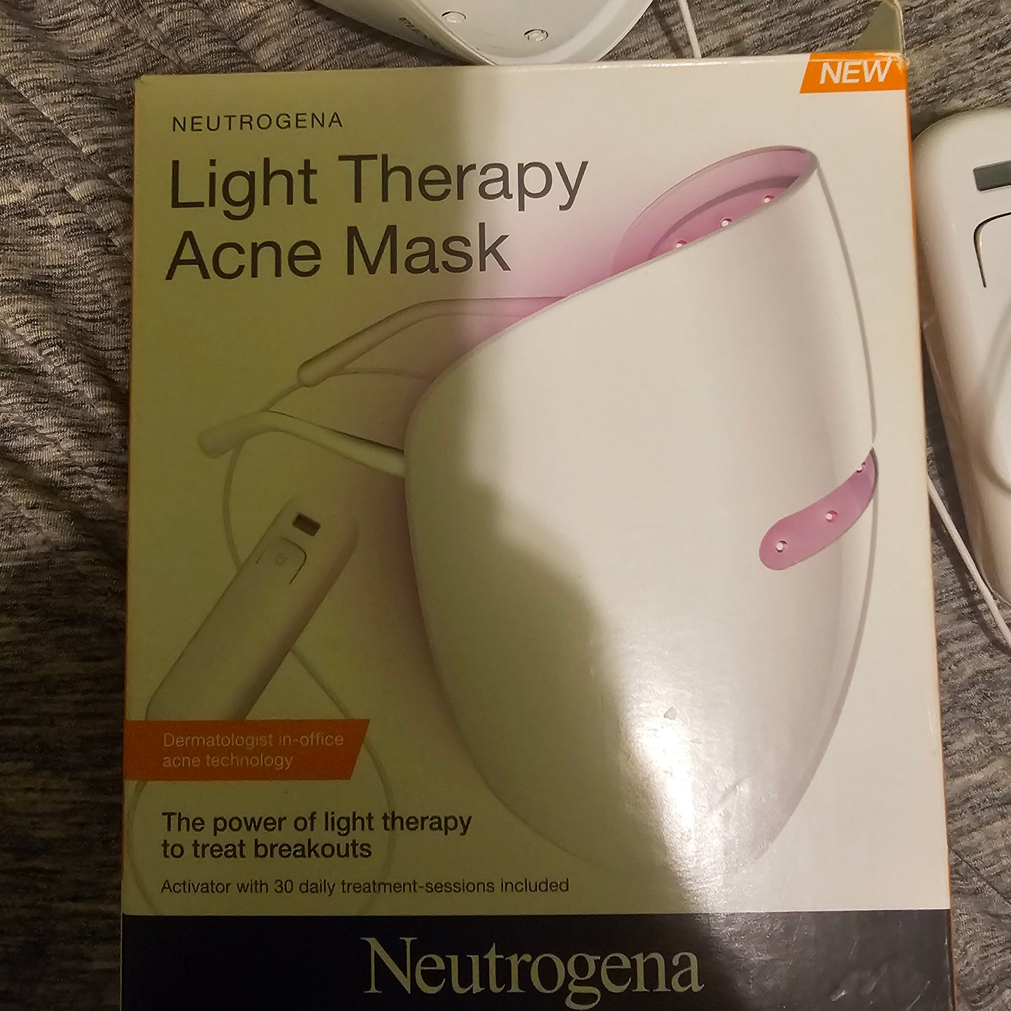 Neutrogena Light Therapy Acne Mask