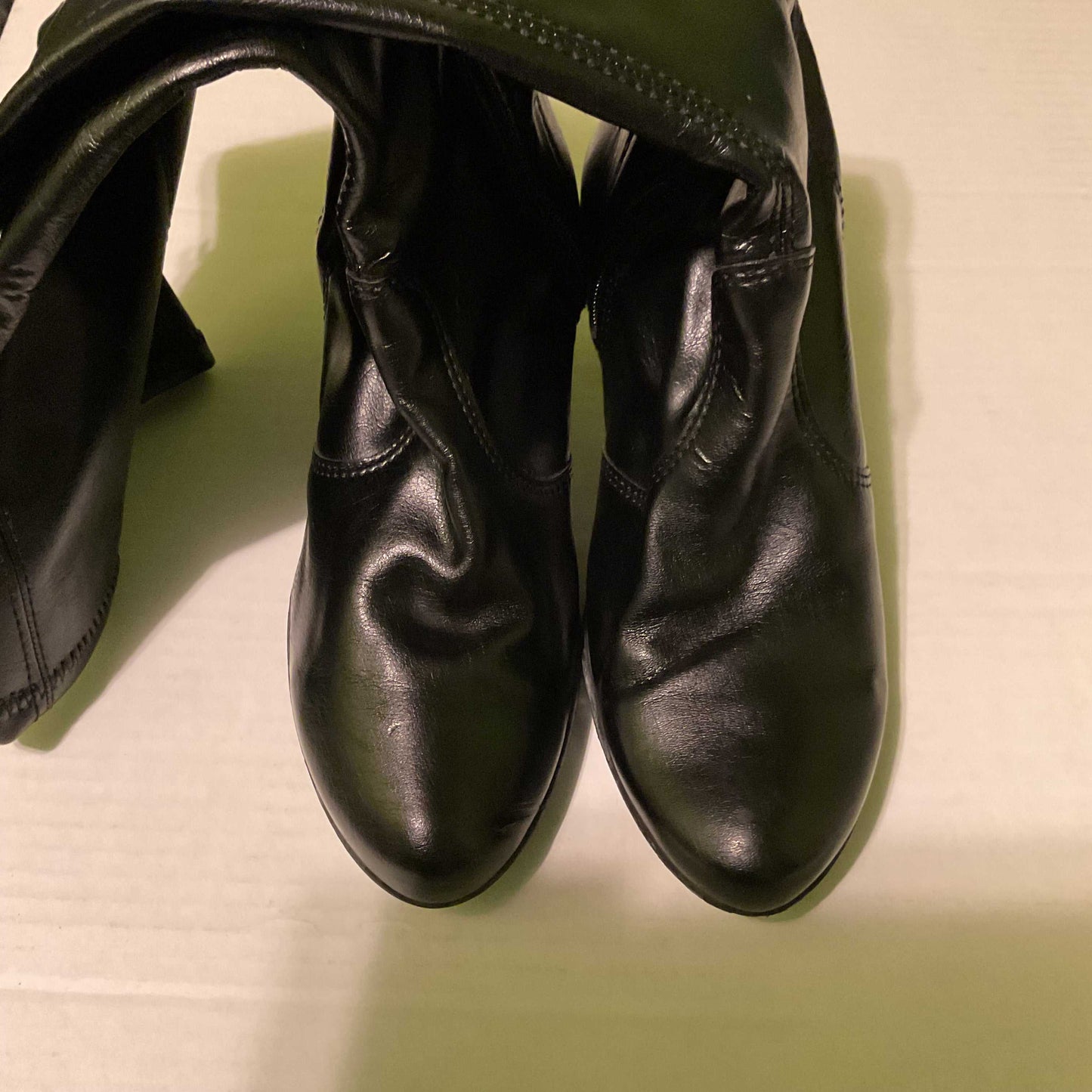 Women’s boots size 6