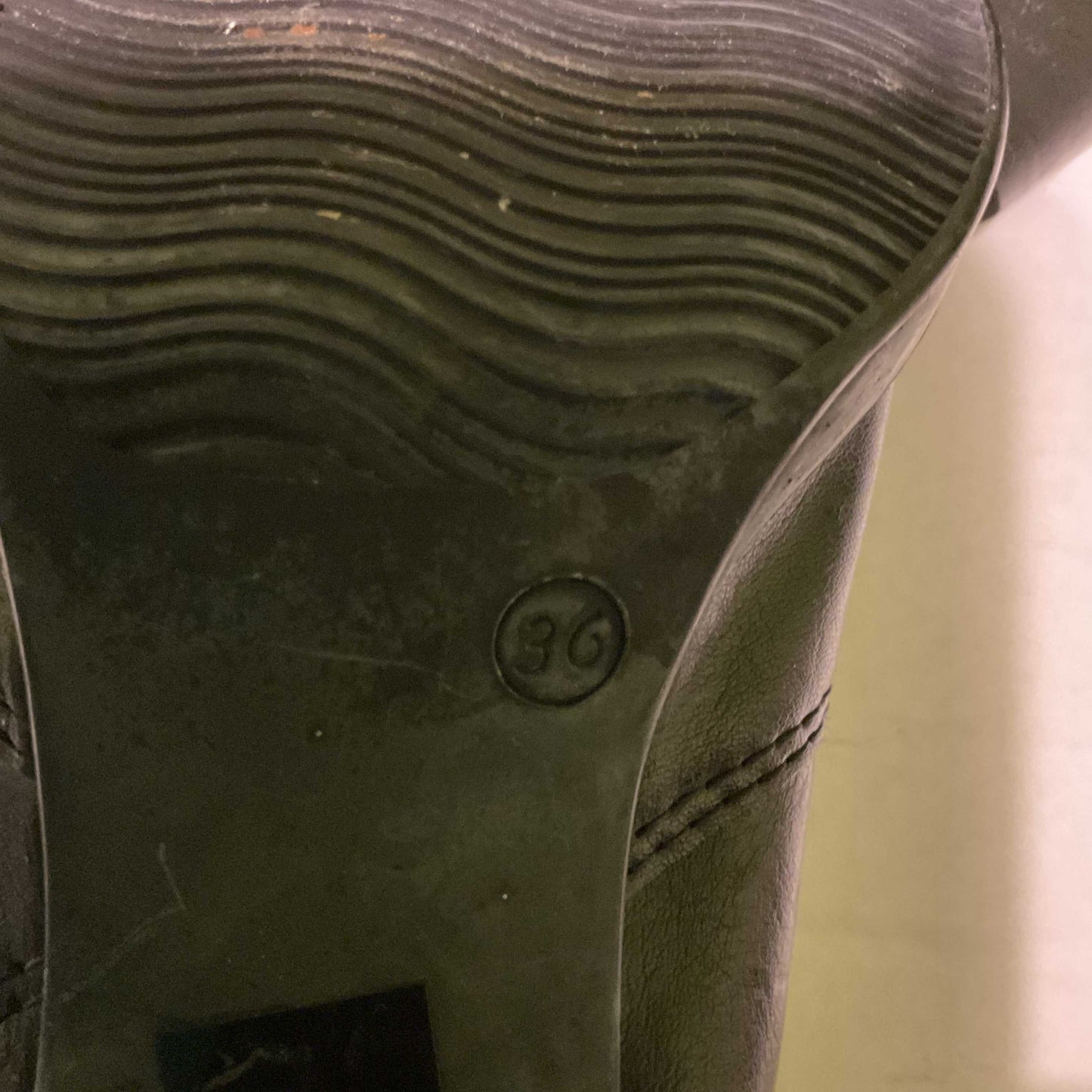 Women’s boots size 6