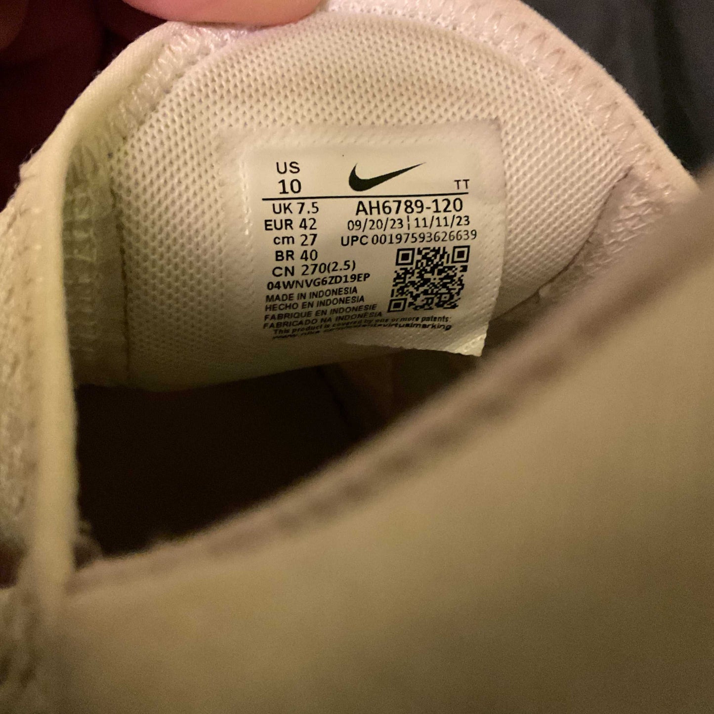 Women’s Nike Air Max 270, style AH6789-120 pre-owned