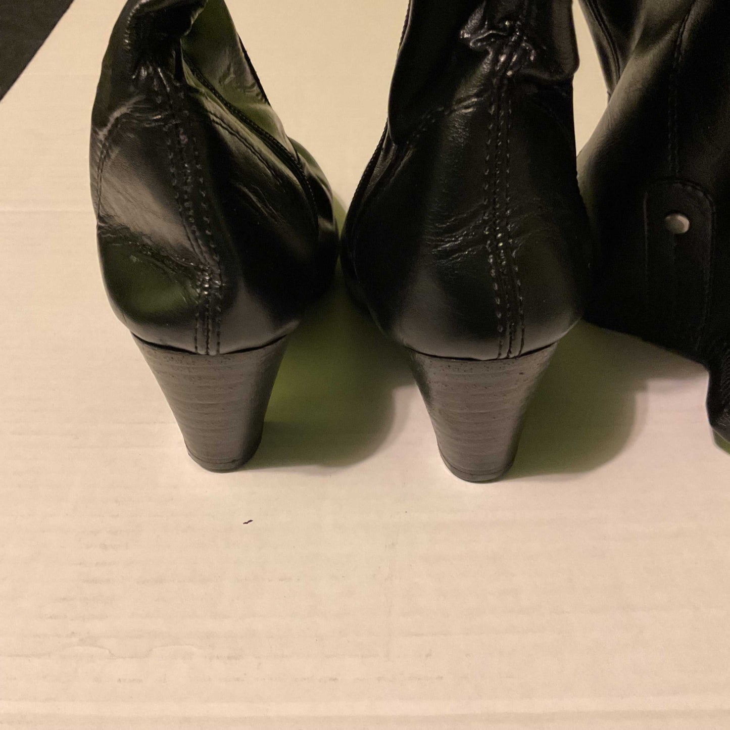 Women’s boots size 6