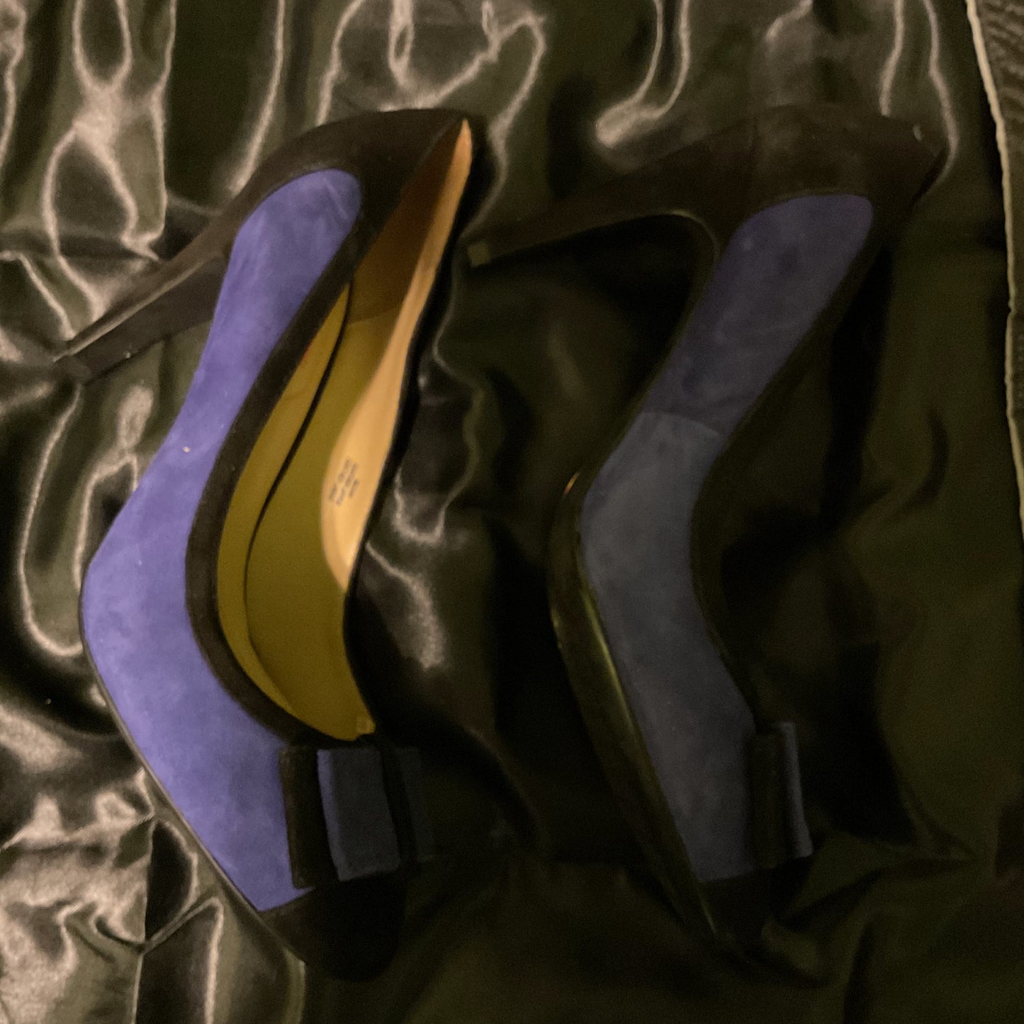 ISAAC MIZRAHI Leah Bow Front Suede Classic Pumps ColorblockSize 9.5