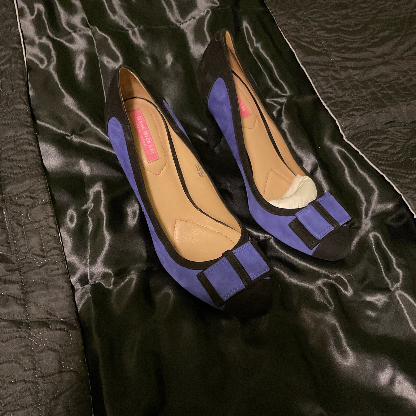 ISAAC MIZRAHI Leah Bow Front Suede Classic Pumps ColorblockSize 9.5