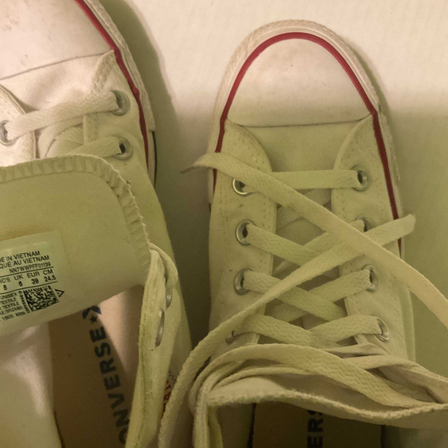 Converse Chuck Taylor All Star High Classic White. Men 6 Women 8