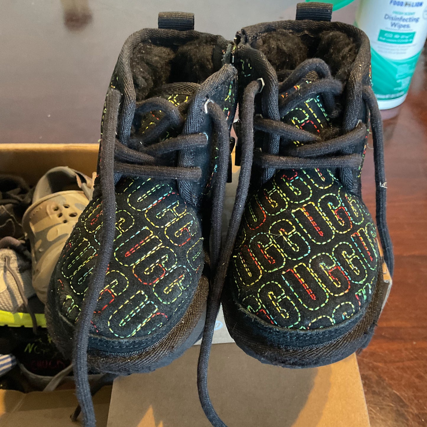 UGG Kids Neumel Boot - Multicolor Logo Print - Size 7