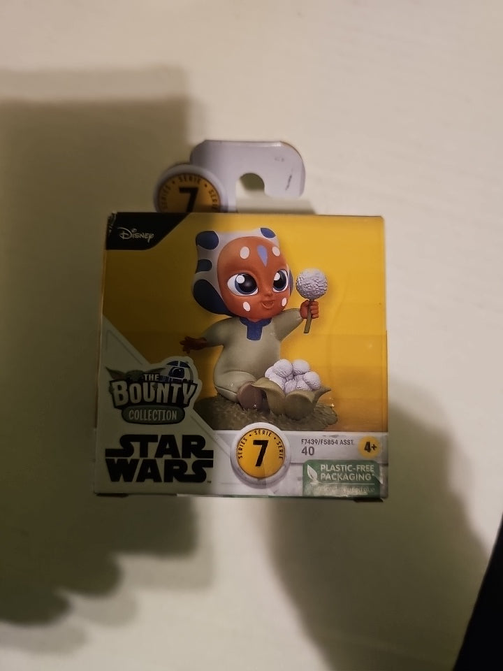 Star Wars The Bounty Collection Series 7 Figure – Ahsoka Tano Snowball Scene