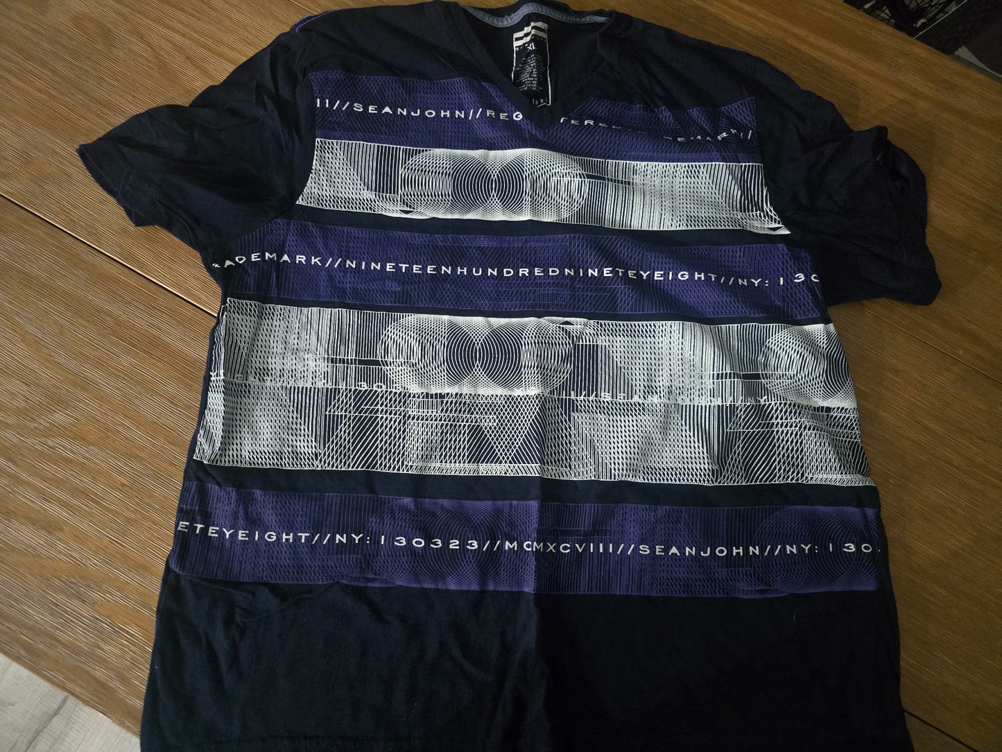 Sean John Navy Graphic Stripe T-Shirt – Size XL – 100% Cotton