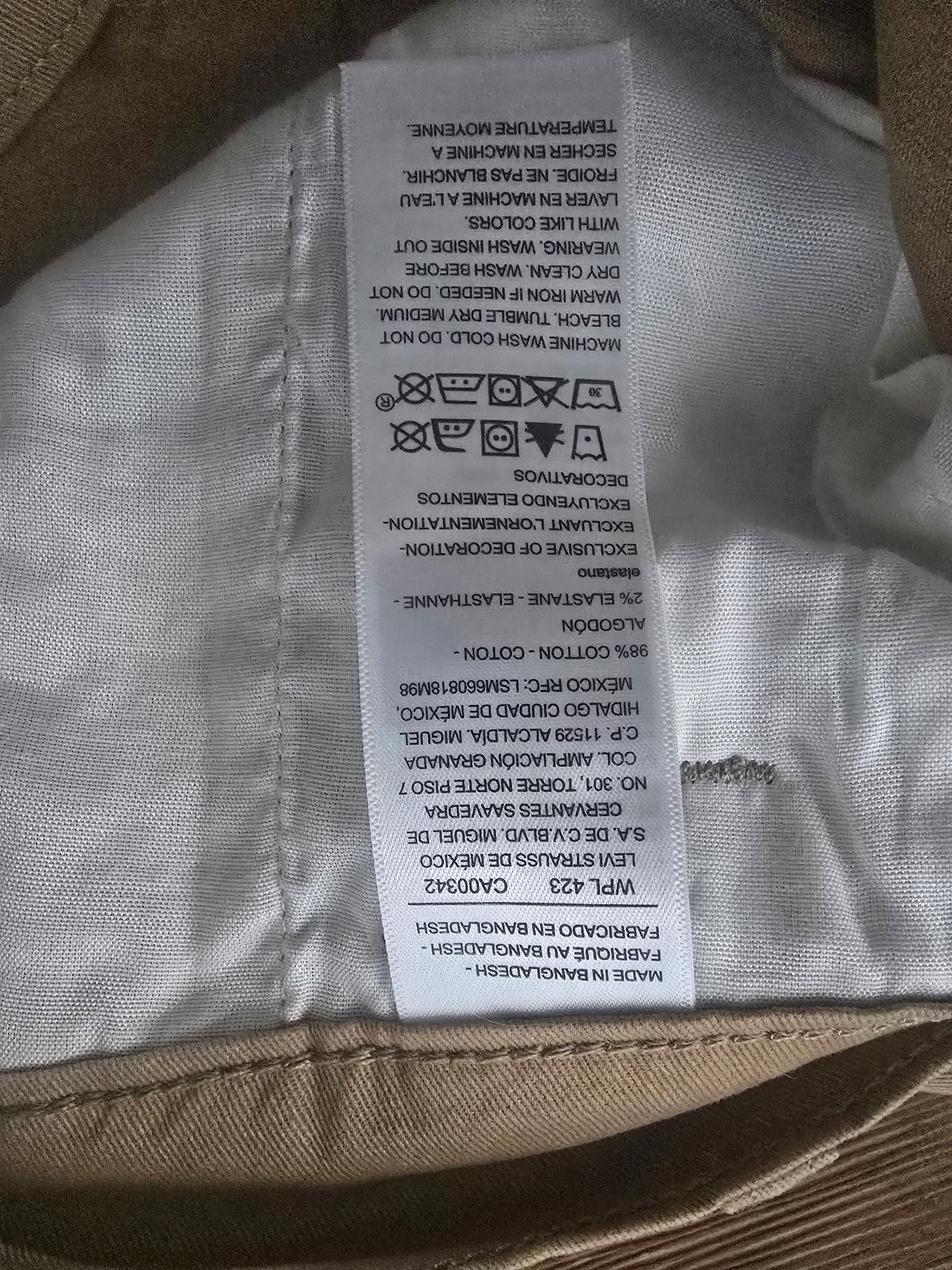 Levi Strauss Signature Men’s Athletic Fit Khaki Pants Secure Tech Pocket 42x30
