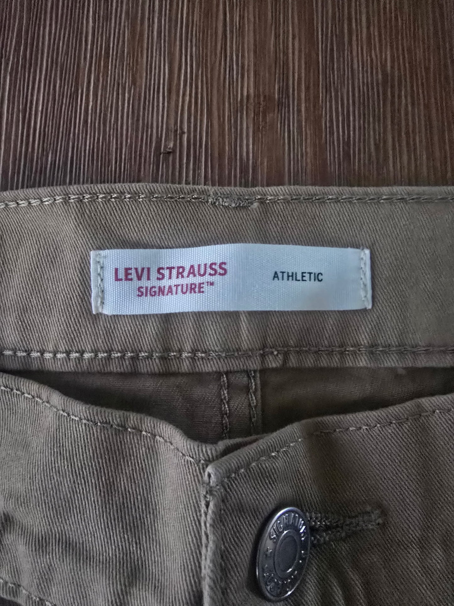 Levi Strauss Signature Men’s Athletic Fit Khaki Pants Secure Tech Pocket 42x30