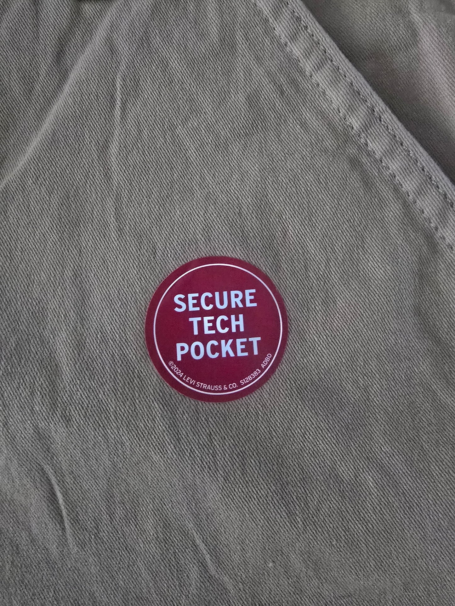Levi Strauss Signature Men’s Athletic Fit Khaki Pants Secure Tech Pocket 42x30