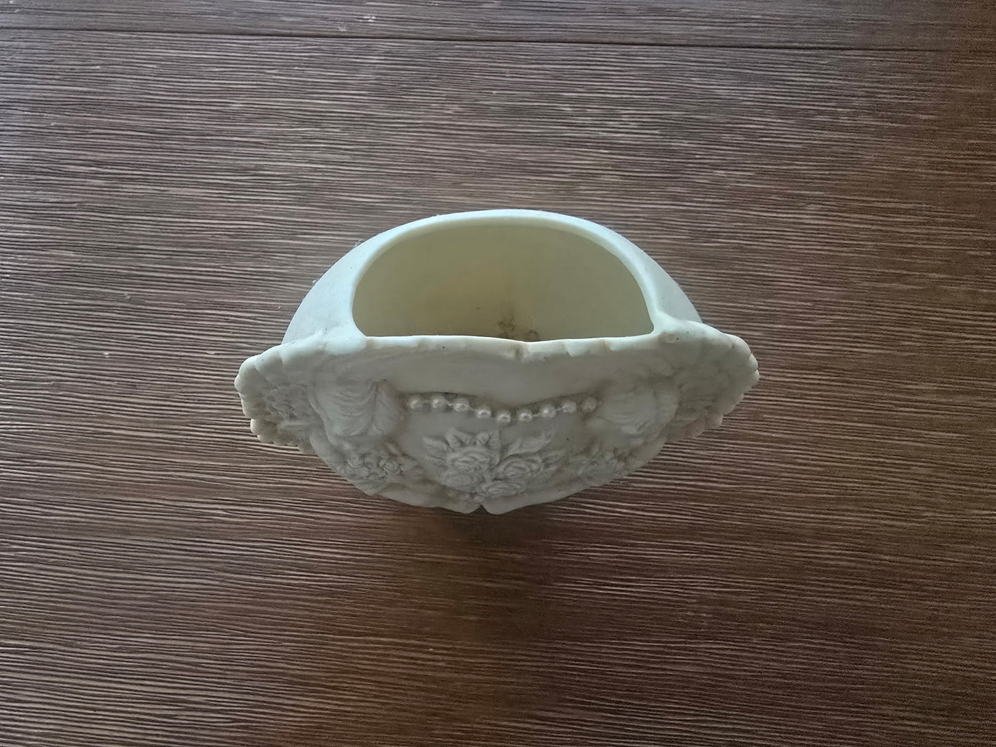 Vintage Cherub Angel Heart Vase Holder – Ivory Resin Figurine Decor