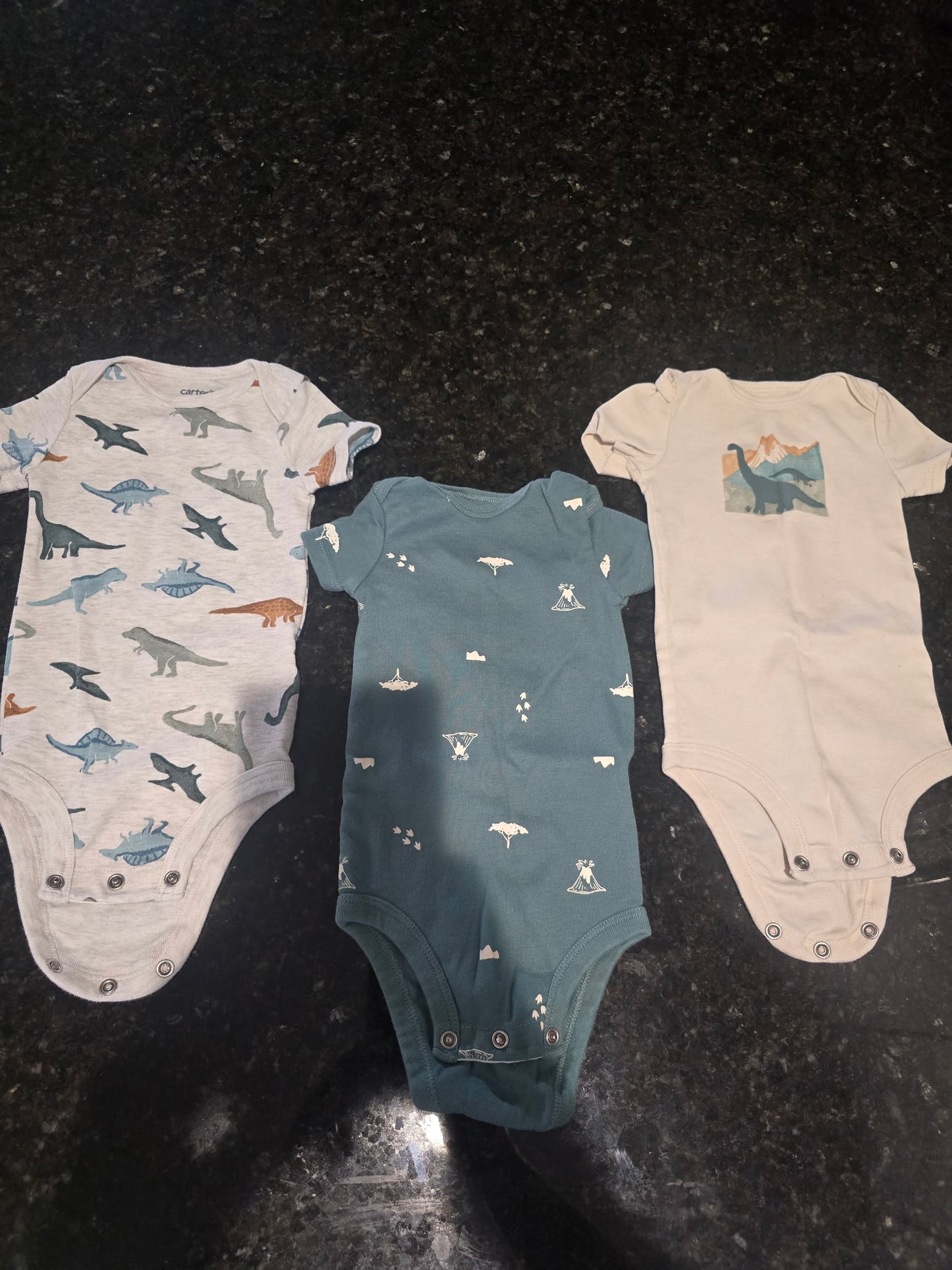 Carter’s Baby Onesie Lot – Mixed Sizes 6–9m & 9m | 8-Pack