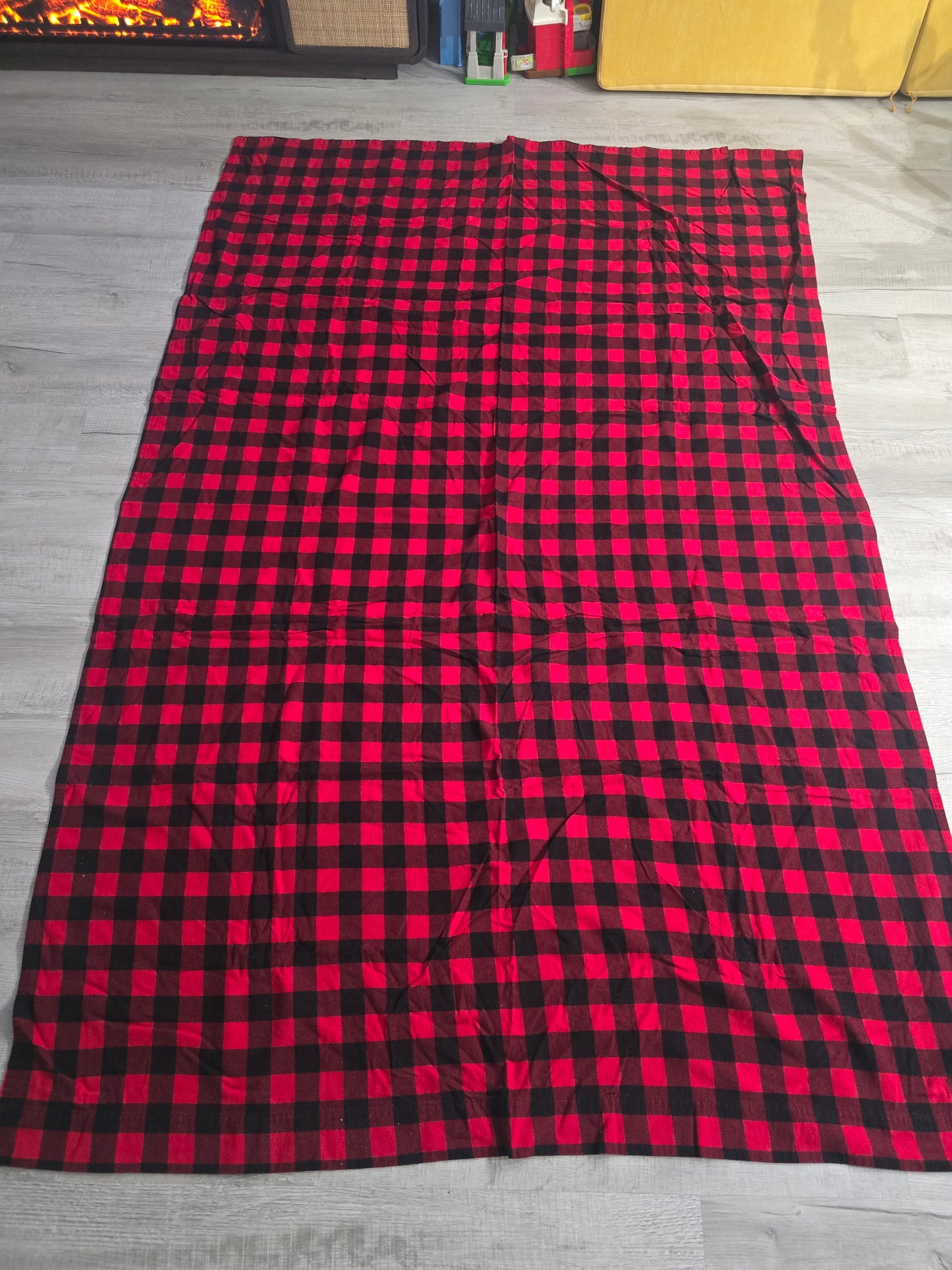 CozyCheck Twin Blanket: Red & Black Plaid Comfort