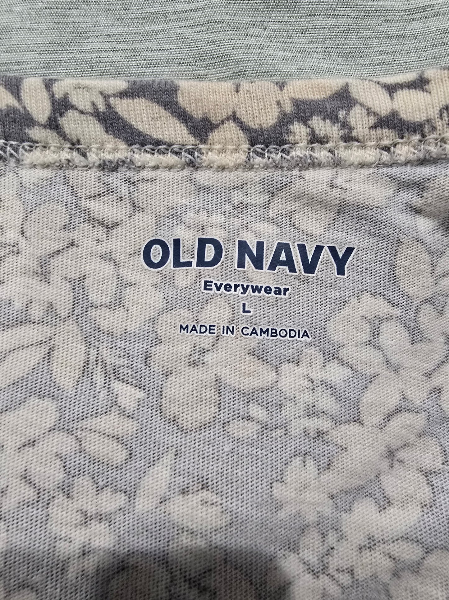 Old Navy V-Neck T-Shirt Lot of 2 Large L Luxe Everywear Floral Leopard Print Tee
