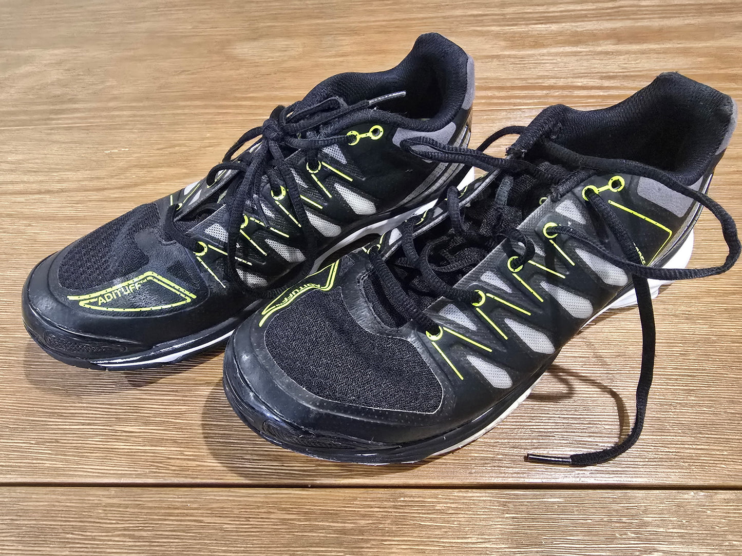 Adidas Volley Response Boost Men's Size 9.5 Black Neon AF5235 Court Shoes Flaw