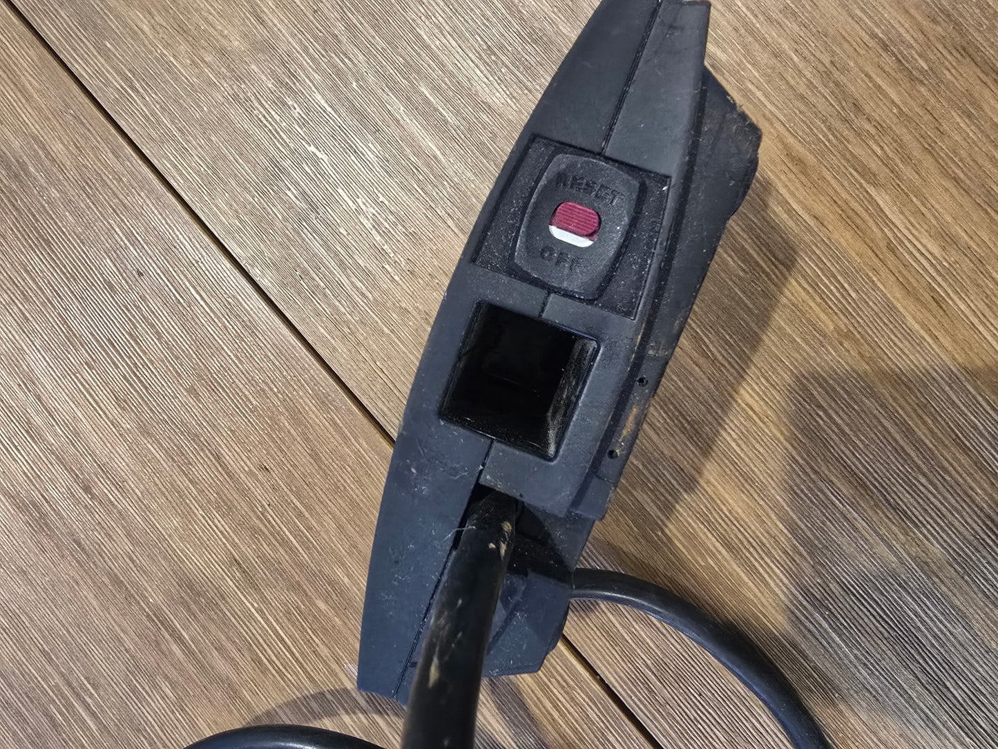 ChargePort Desktop Power Hub Surge Protector 2 AC Outlets 2 USB Ports