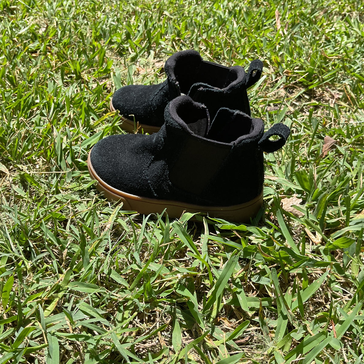 UGG Toddler Black Textured Chelsea Ankle Boots US 8 Side Zip 1112269T
