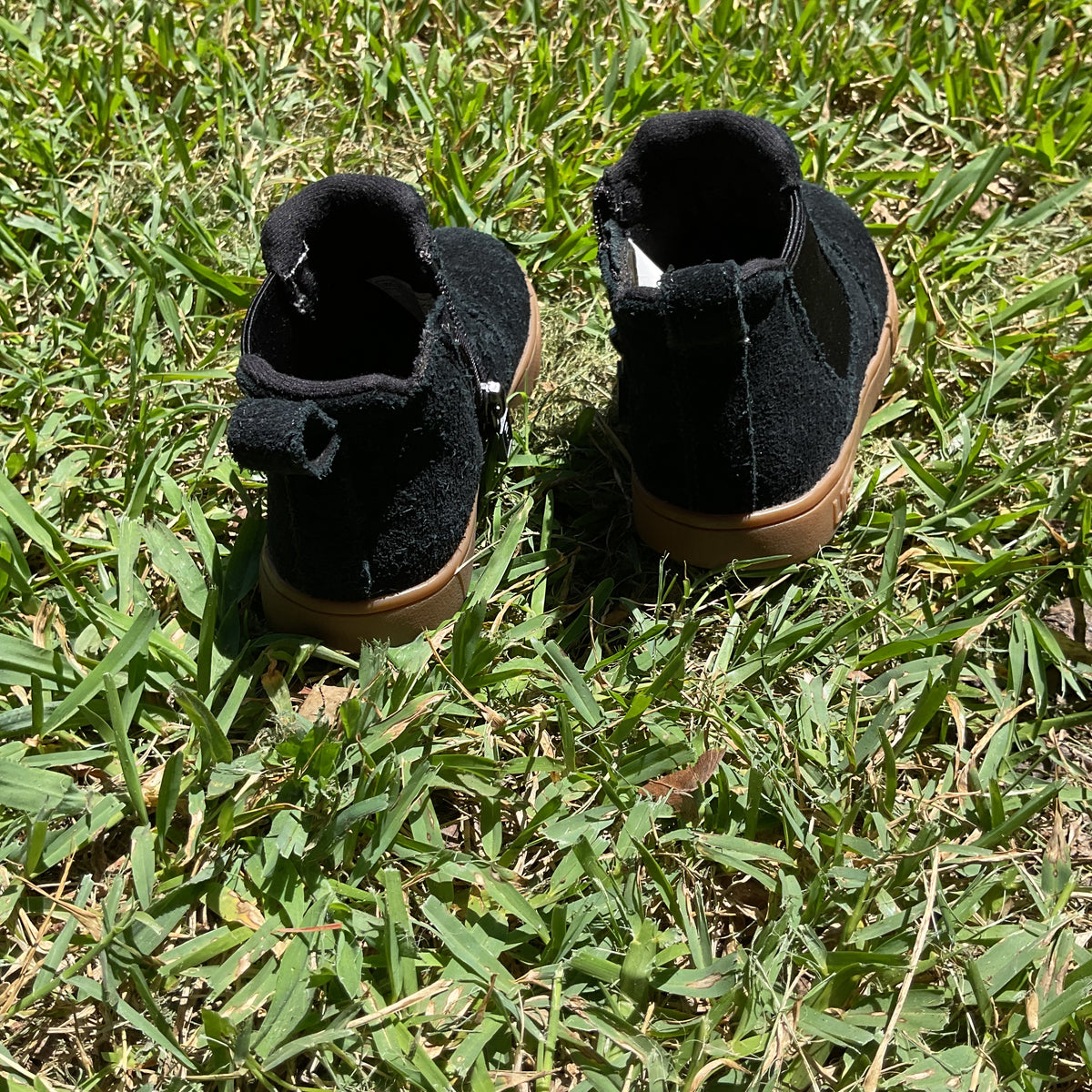 UGG Toddler Black Textured Chelsea Ankle Boots US 8 Side Zip 1112269T