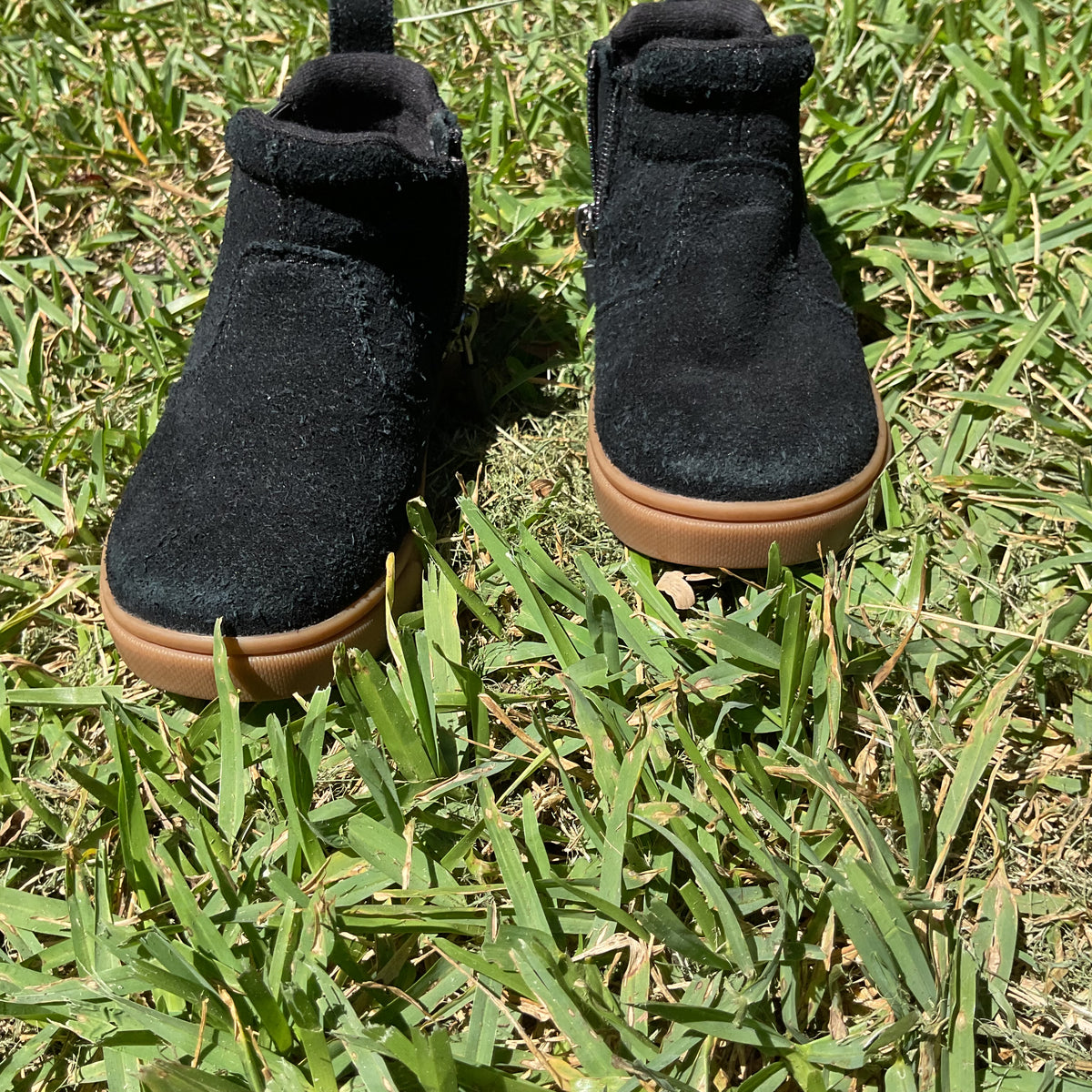 UGG Toddler Black Textured Chelsea Ankle Boots US 8 Side Zip 1112269T