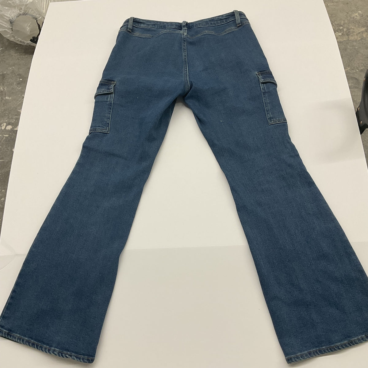 Wild Fable Low Rise Flare Cargo Jeans Size 12 Medium Wash Denim Y2K Flap Pocket