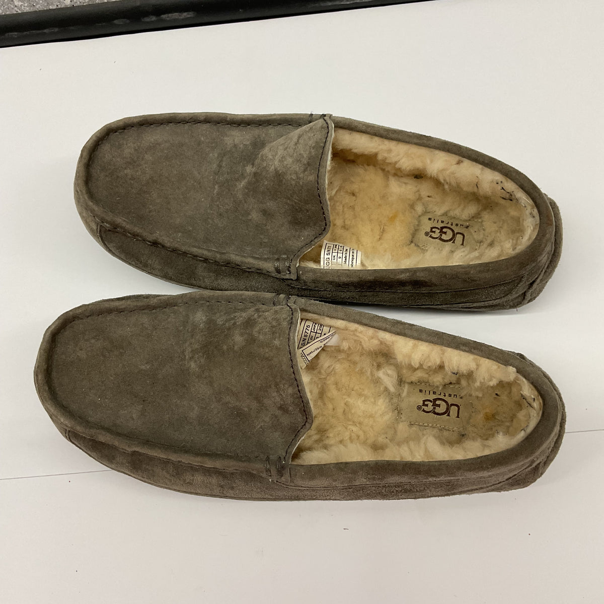 UGG Australia Men's Ascot Suede Sheepskin Moccasin Slippers Grey Size 10 (S/N 5775)
