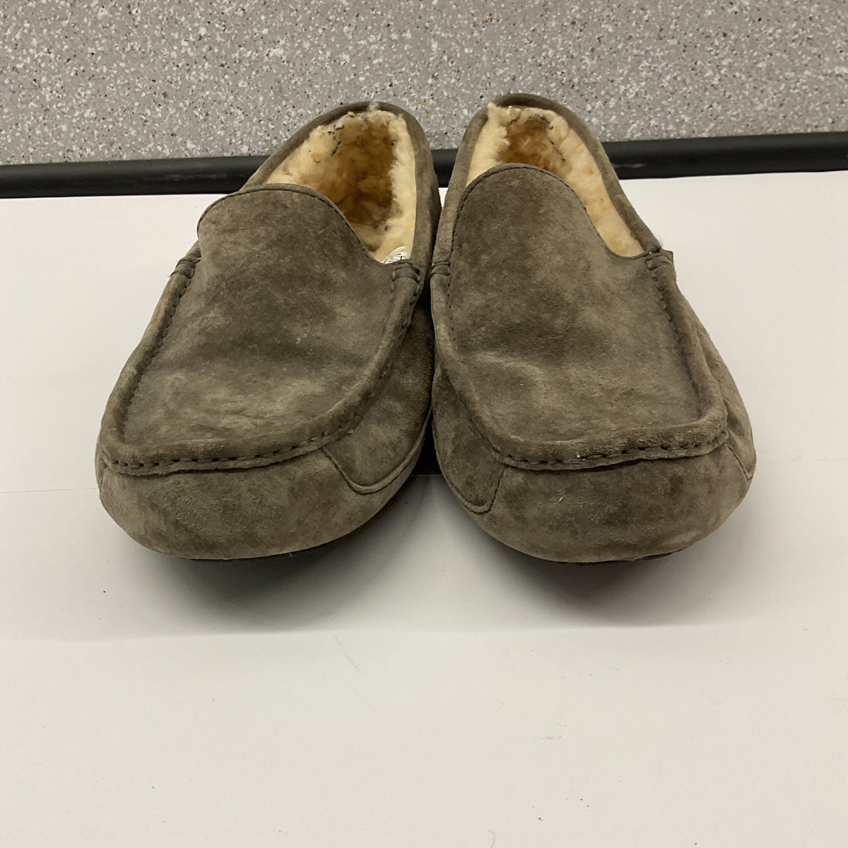 UGG Australia Men's Ascot Suede Sheepskin Moccasin Slippers Grey Size 10 (S/N 5775)