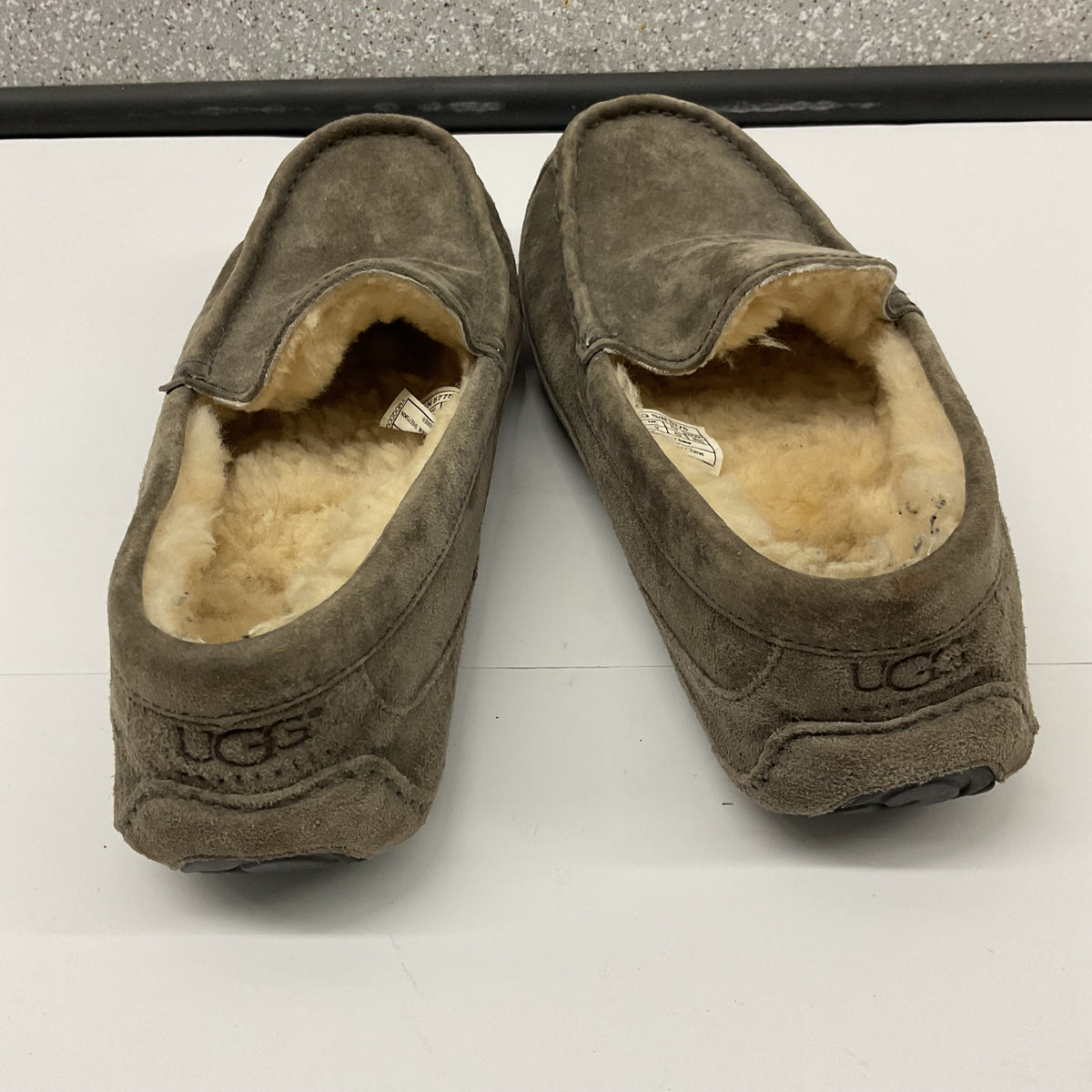UGG Australia Men's Ascot Suede Sheepskin Moccasin Slippers Grey Size 10 (S/N 5775)