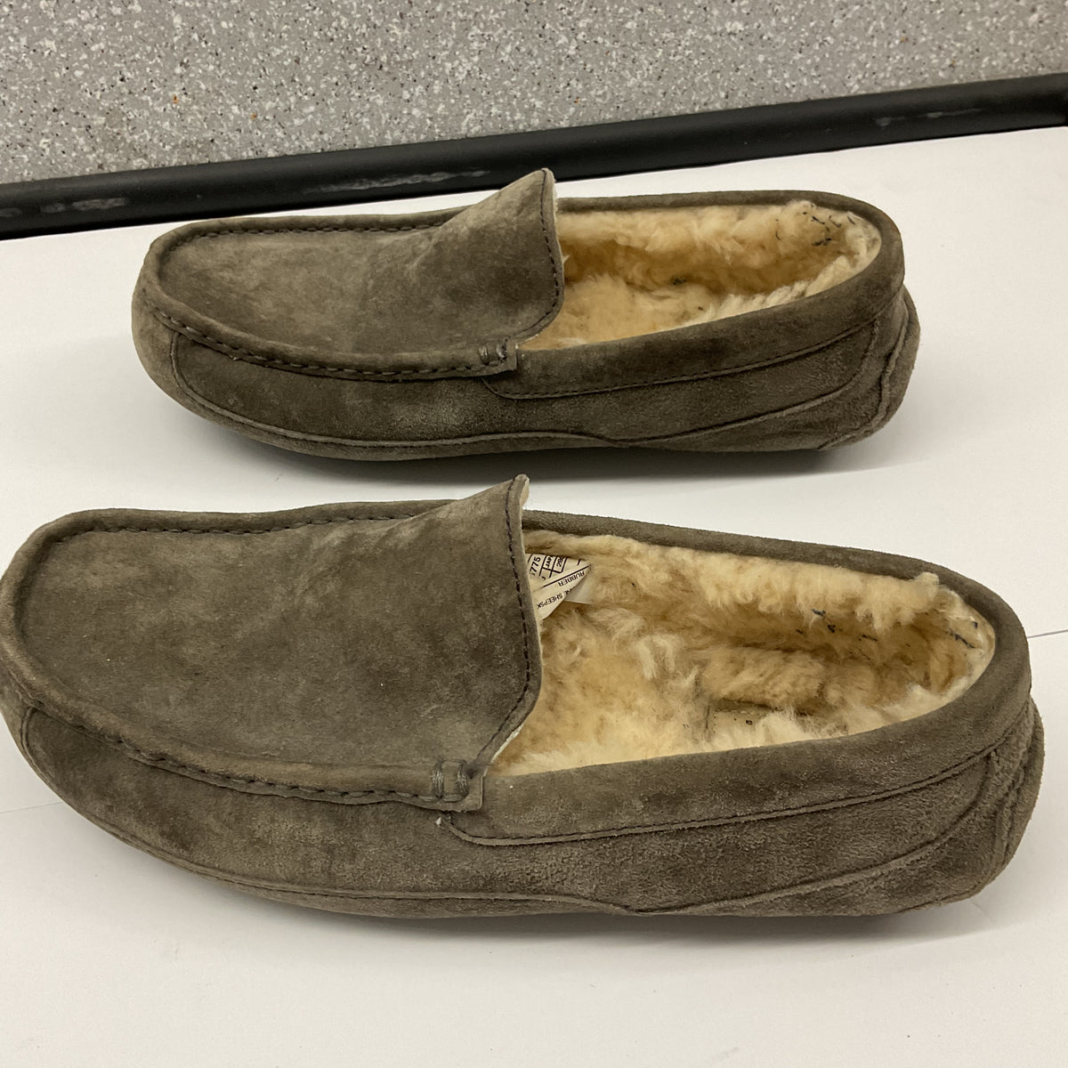 UGG Australia Men's Ascot Suede Sheepskin Moccasin Slippers Grey Size 10 (S/N 5775)