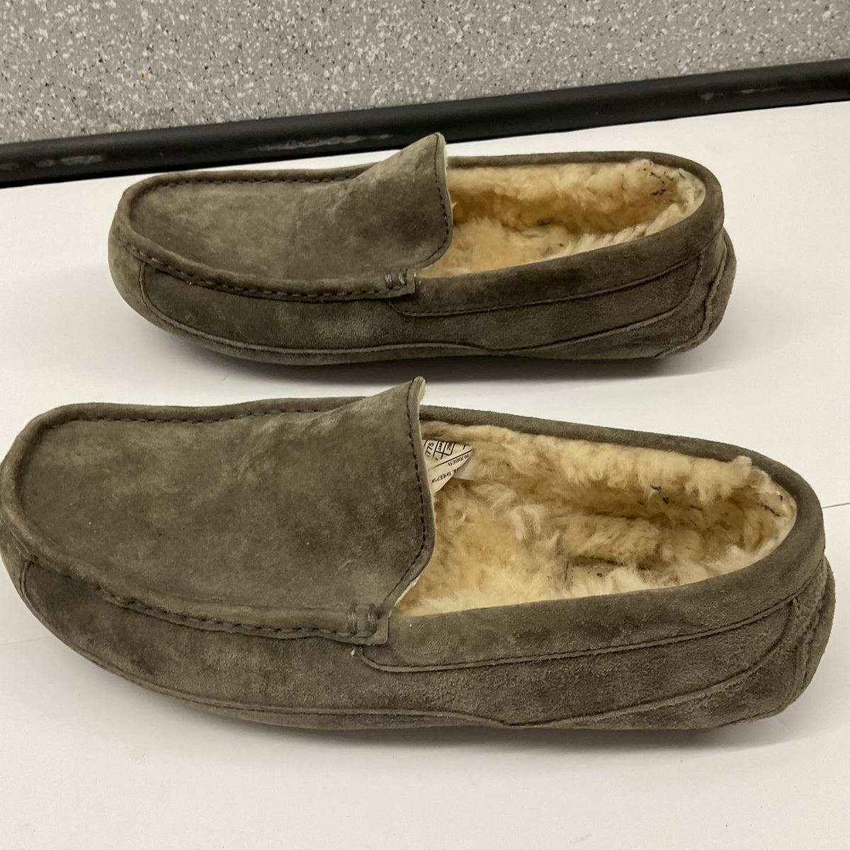 UGG Australia Men's Ascot Suede Sheepskin Moccasin Slippers Grey Size 10 (S/N 5775)