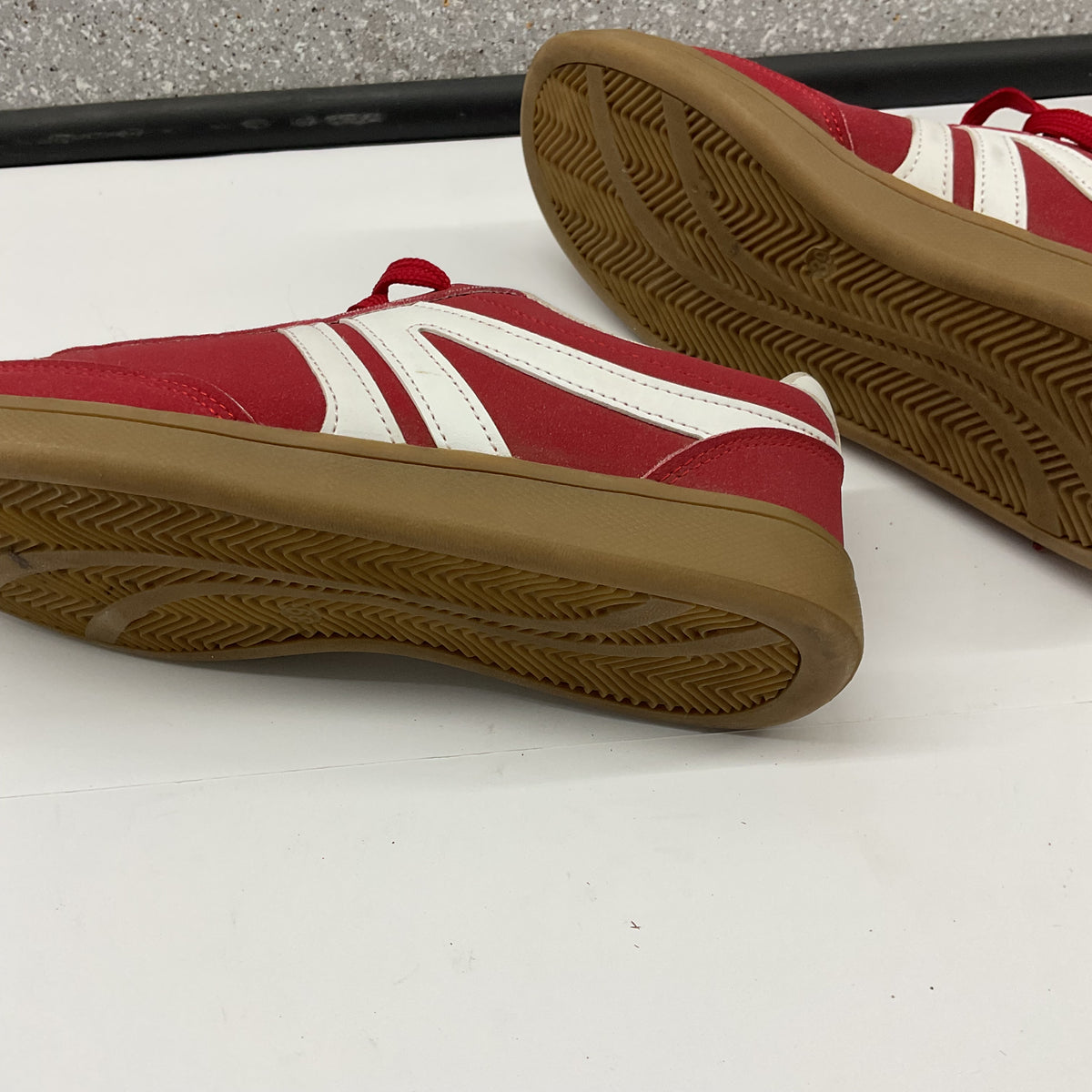 CUCCOO Women's Red Retro Sneakers Low Top Casual Shoes White Stripes EU 39 / US 8