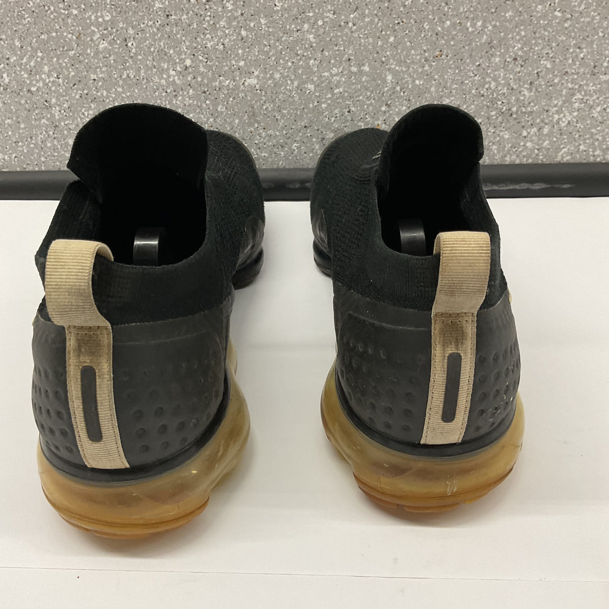 Nike Air VaporMax Moc 2 Black Metallic Gold AH7006-002 Men’s Size 10.5