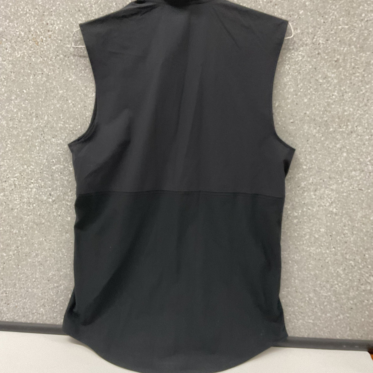 Under Armour Black Fitted Full Zip Vest Size Medium