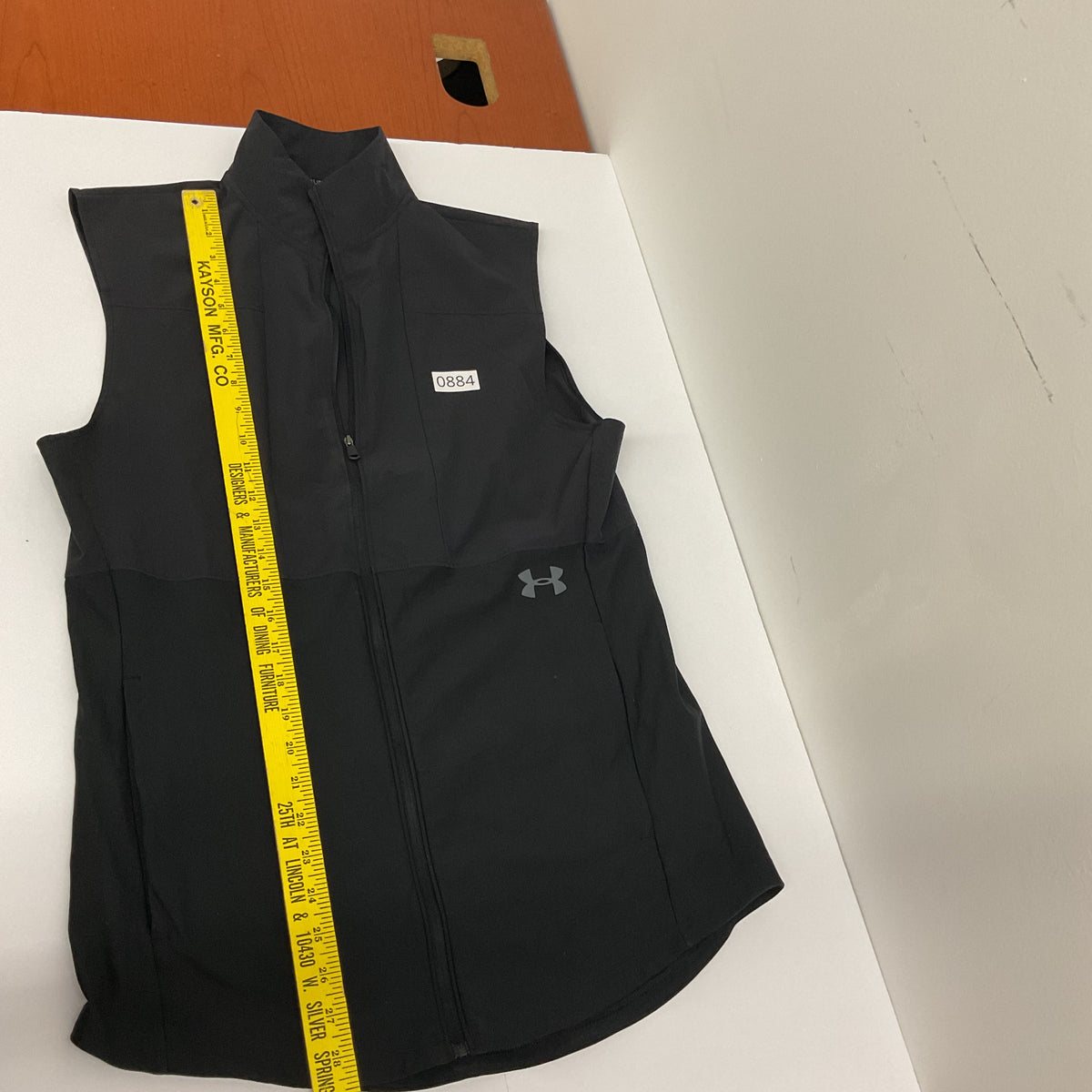 Under Armour Black Fitted Full Zip Vest Size Medium