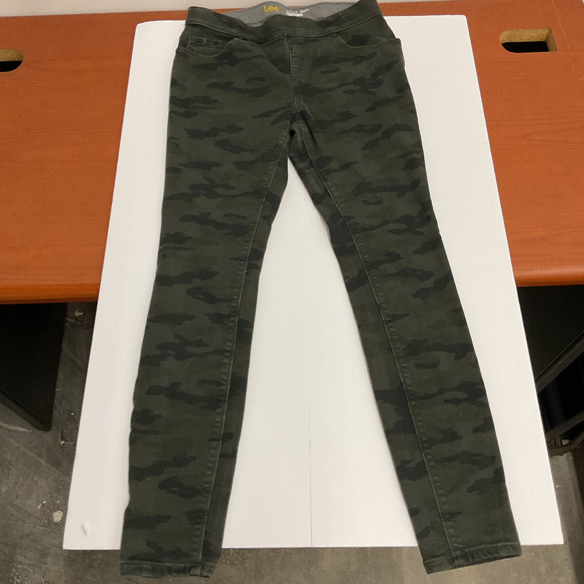 Lee Dream Legging Women's Size 6 Medium Green Camo Mid Rise Pull-On Pants
