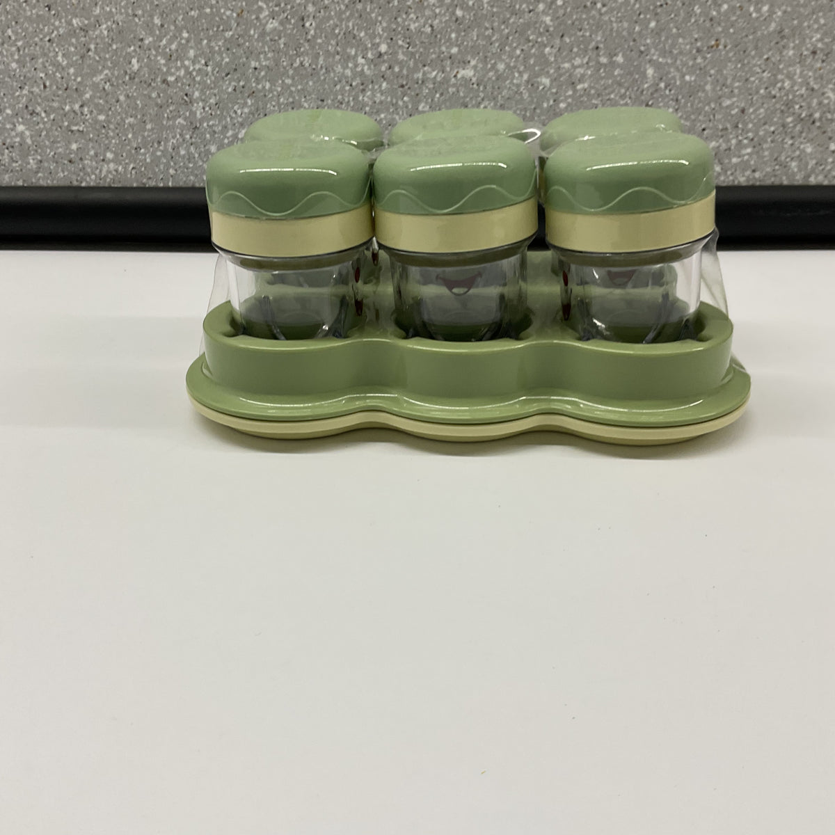 Baby Bullet 6 Baby Food Storage Cups with Date-Dial Lids & Green Tray