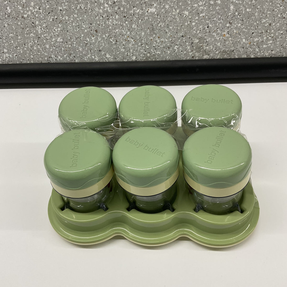 Baby Bullet 6 Baby Food Storage Cups with Date-Dial Lids & Green Tray