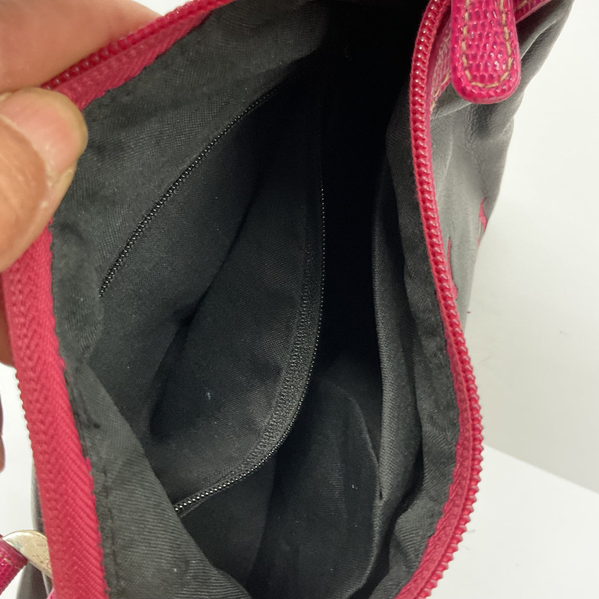 Garage Sale Unlimited small black shoulder handbag interior with pink zipper and black fabric lining
