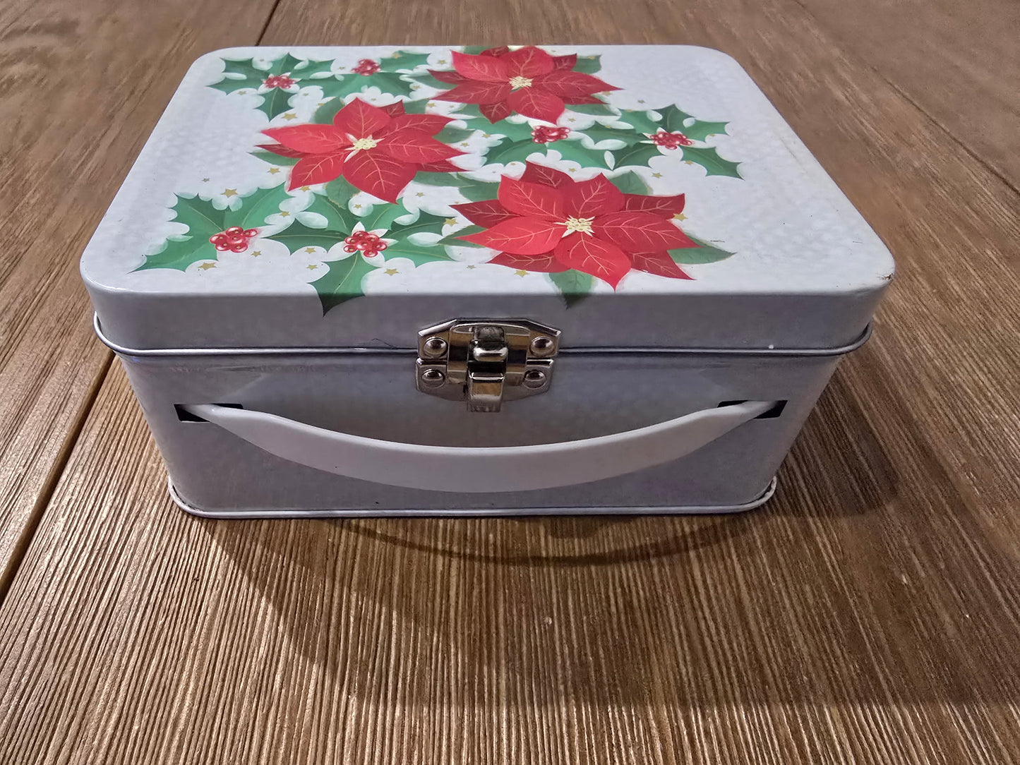 Poincietta Tin Small White Latched With Handle